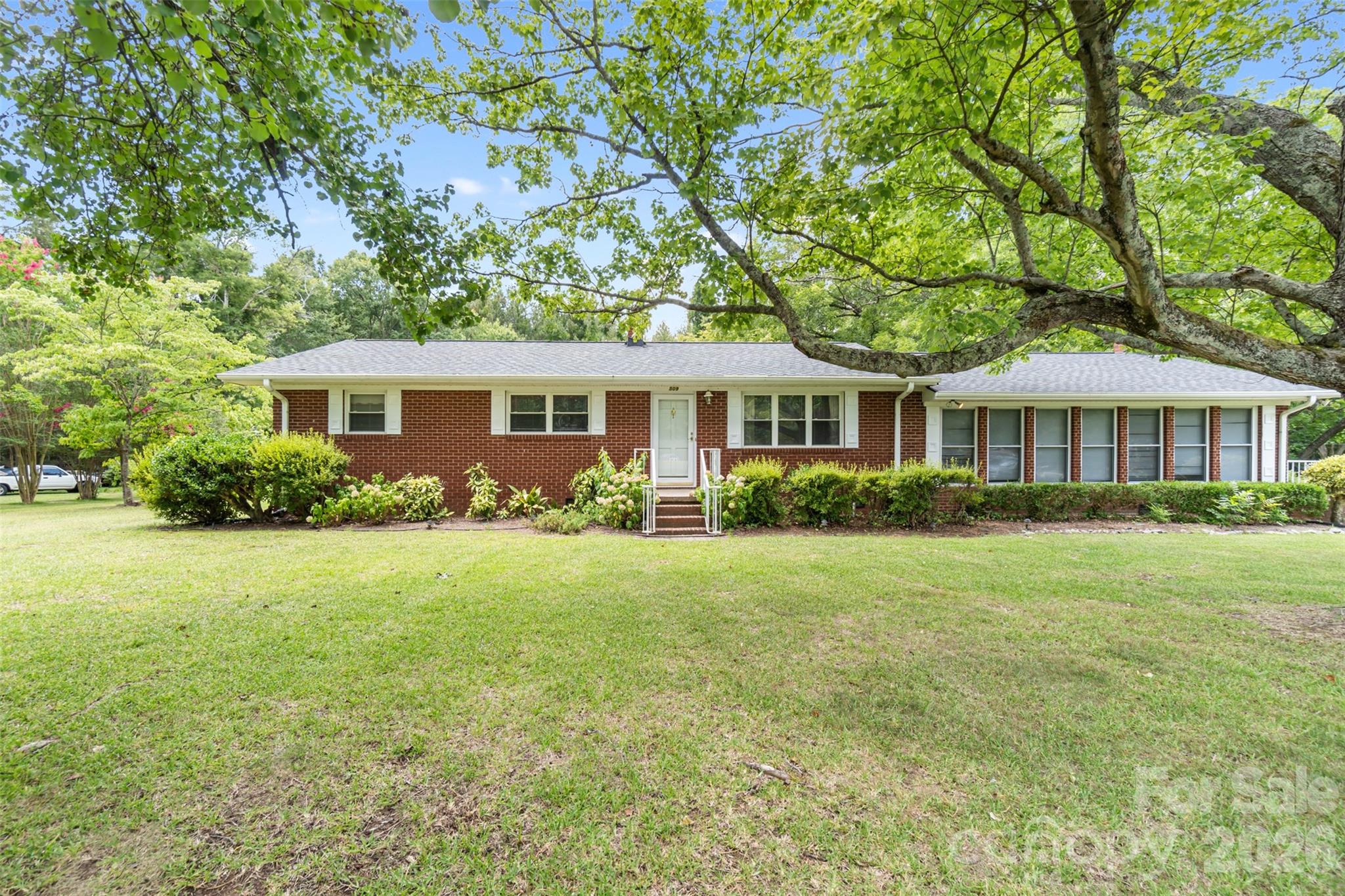 509 Lakeview Drive Property Photo 1