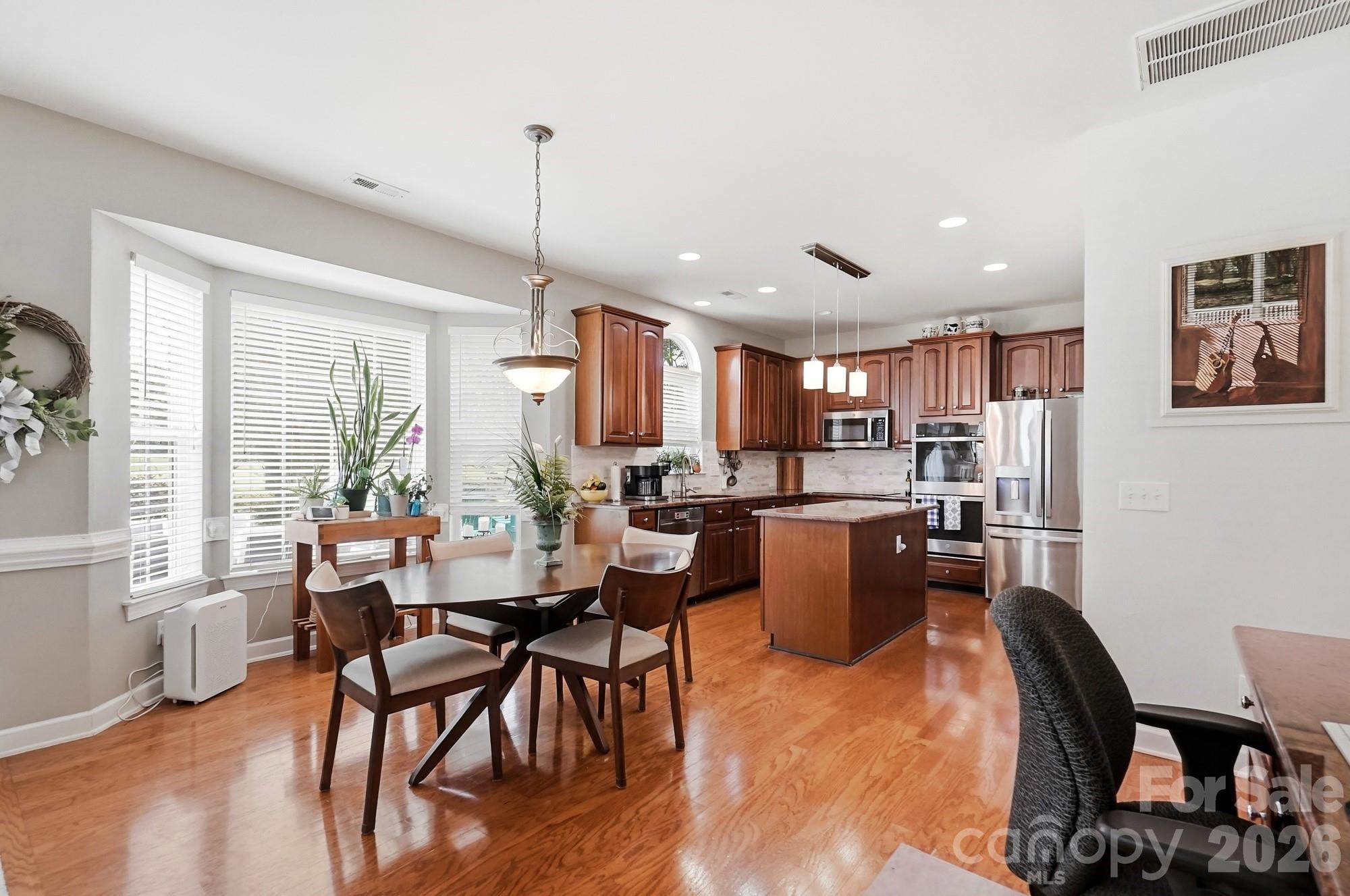 1111 Applegate Parkway Property Photo 6