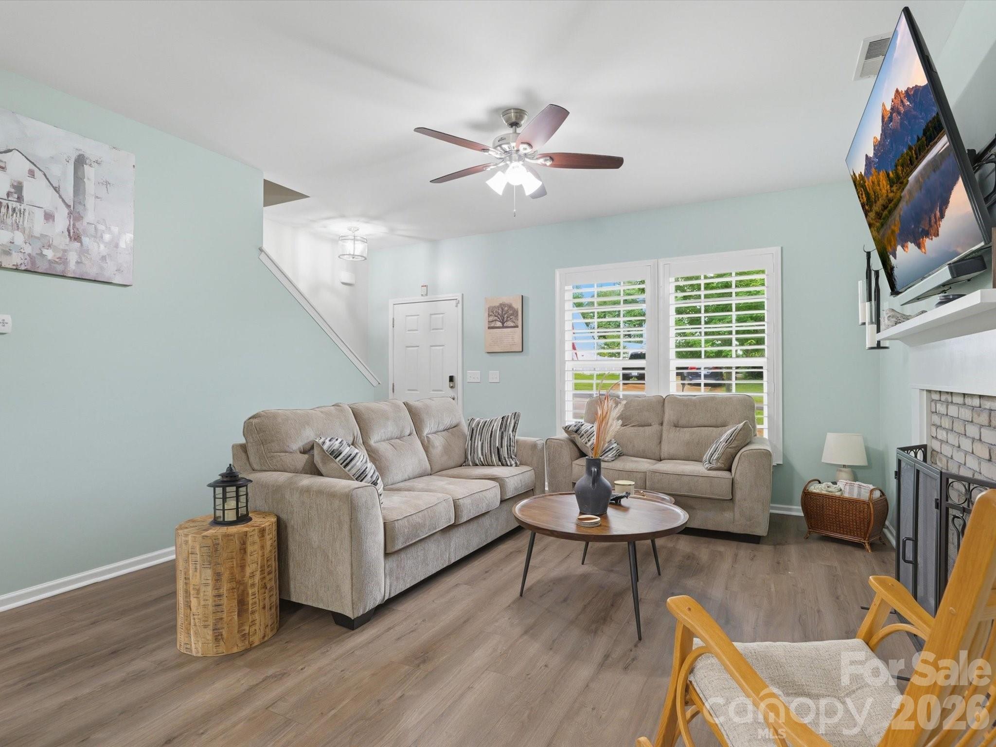 1566 Glenbar Court Property Photo 2