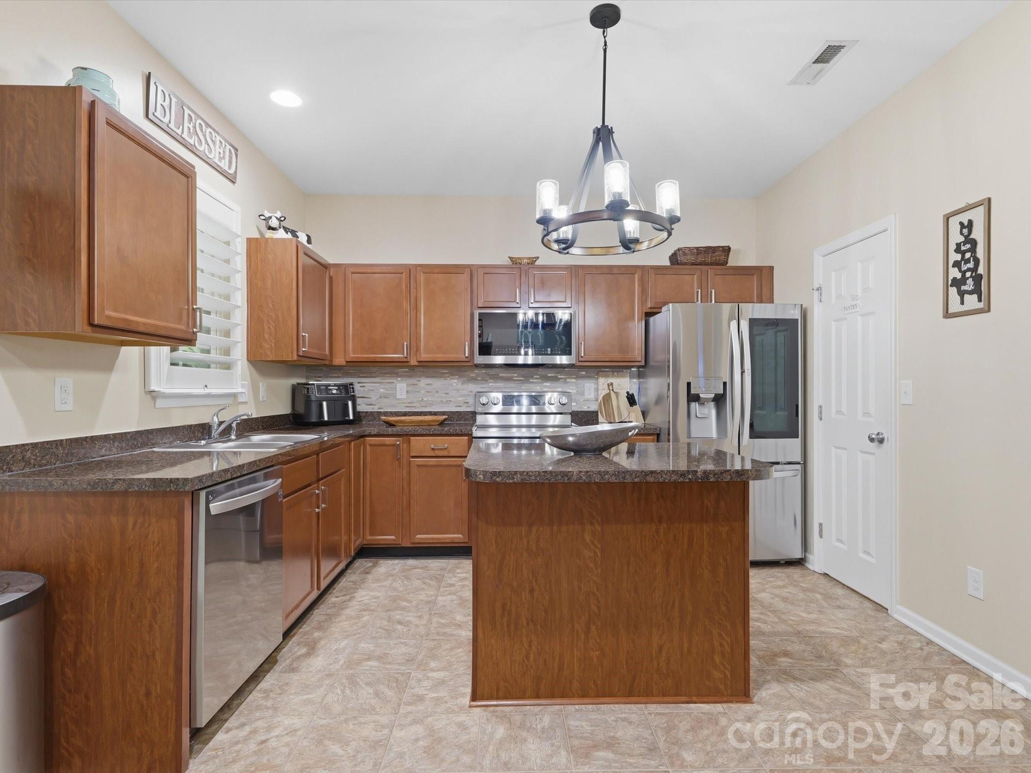 1566 Glenbar Court Property Photo 17