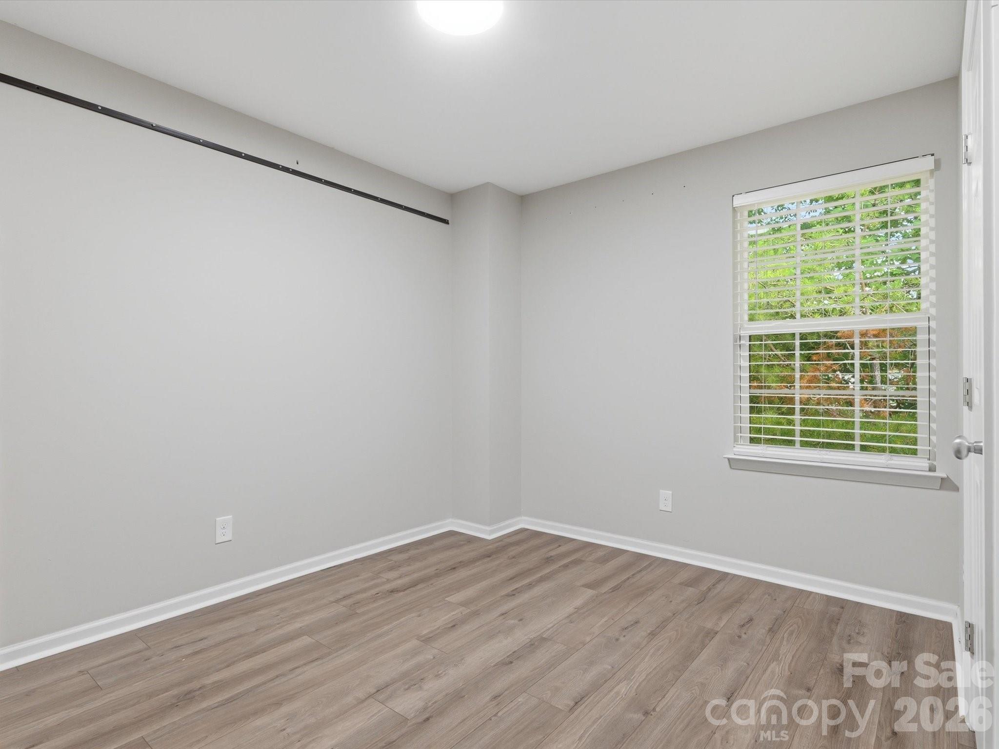 1566 Glenbar Court Property Photo 27