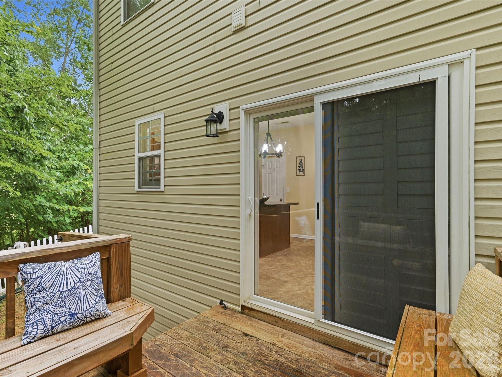 1566 Glenbar Court Property Photo 33