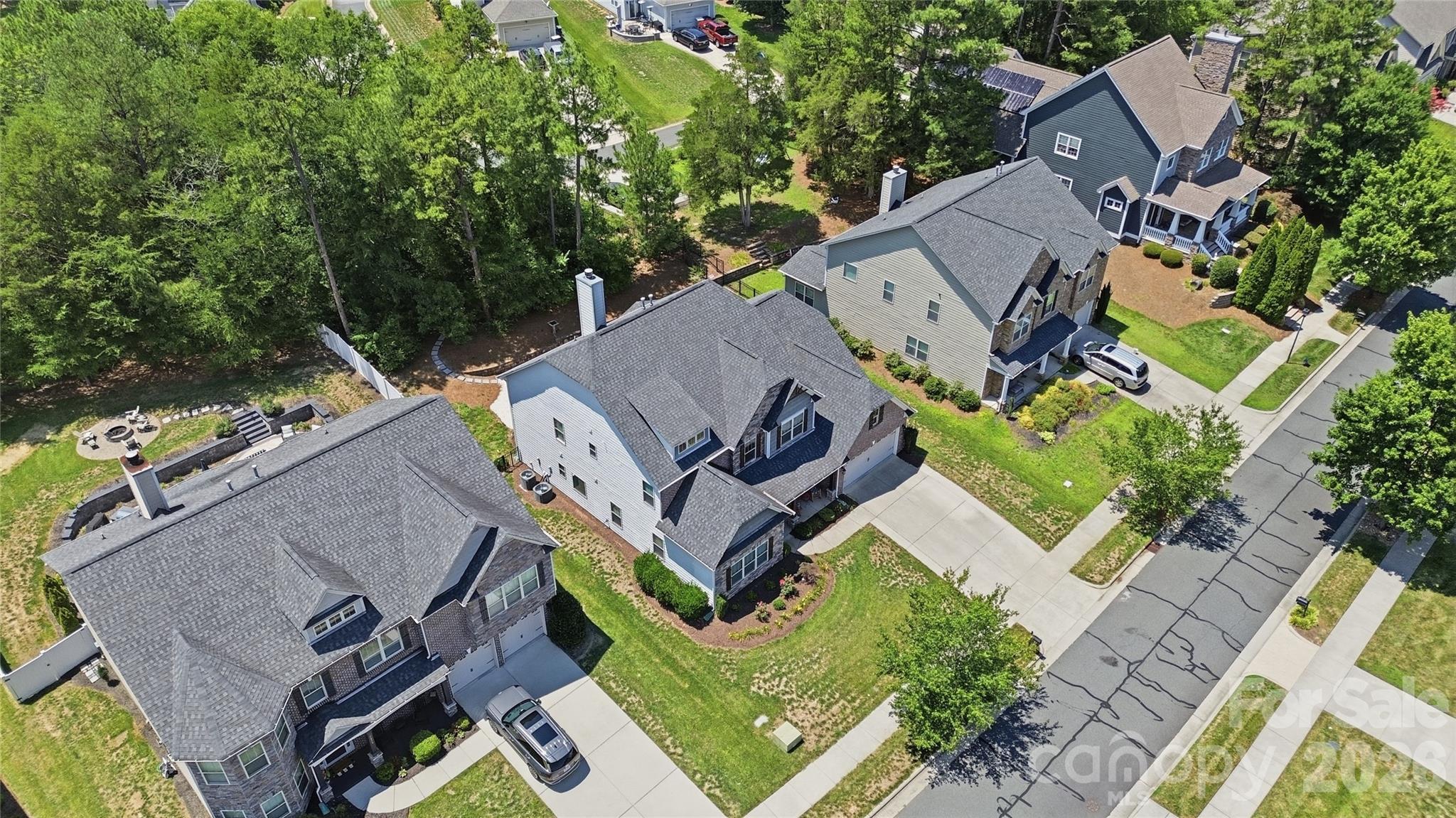 2827 Donegal Drive Property Photo 4