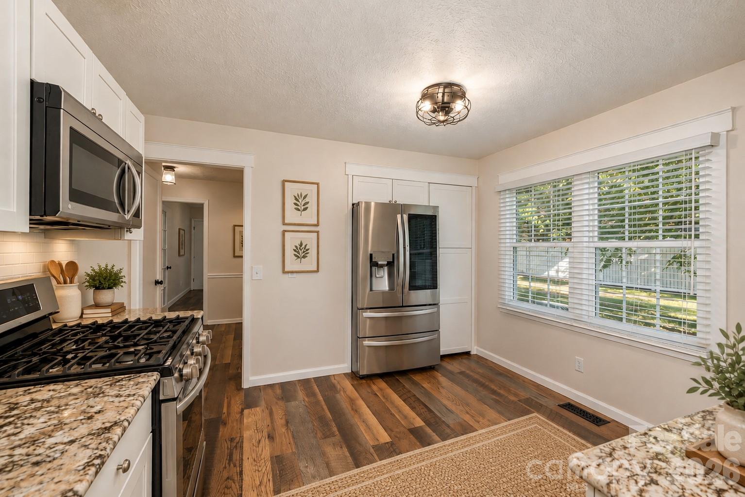 1376 Glenheath Drive Property Photo 3