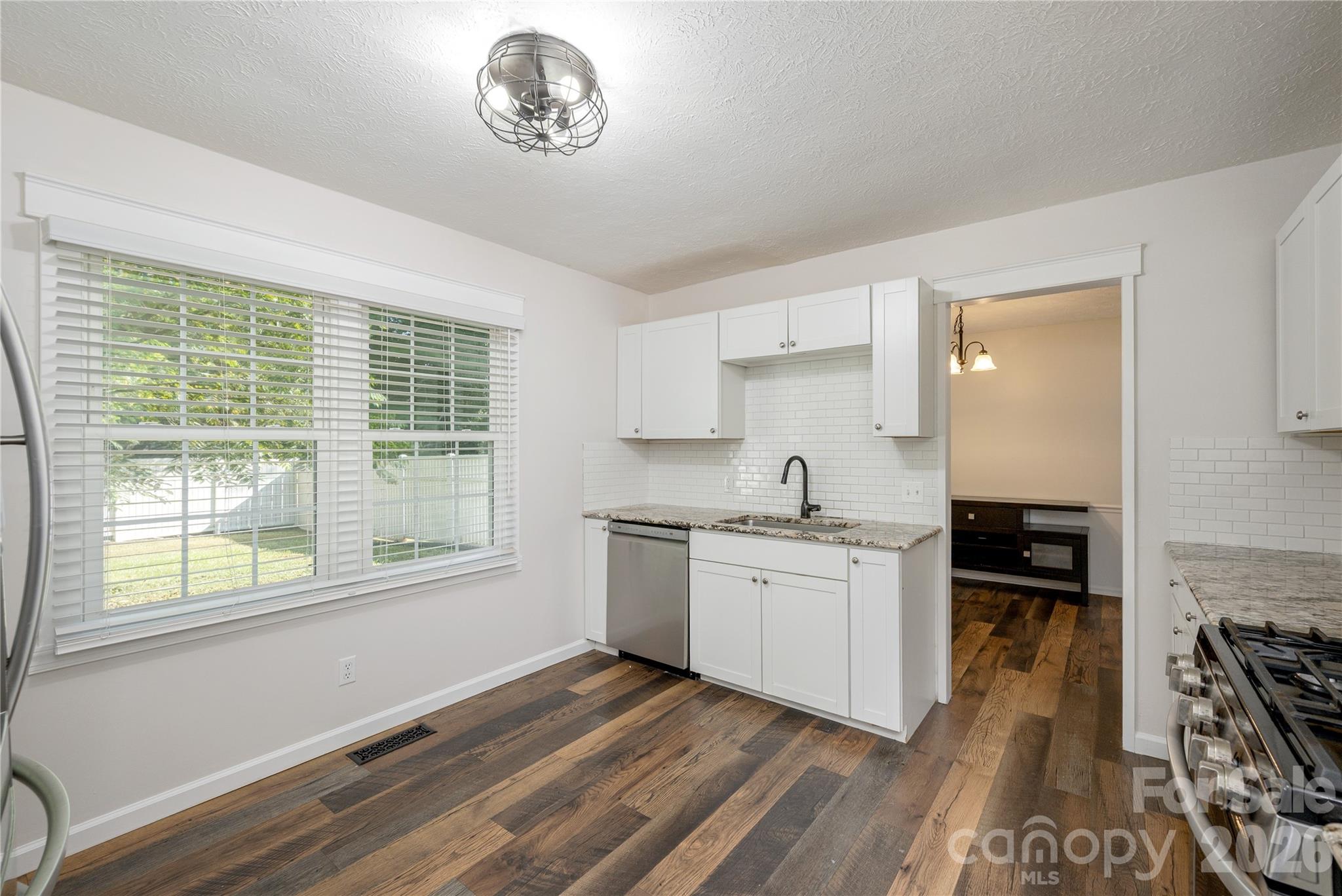 1376 Glenheath Drive Property Photo 17