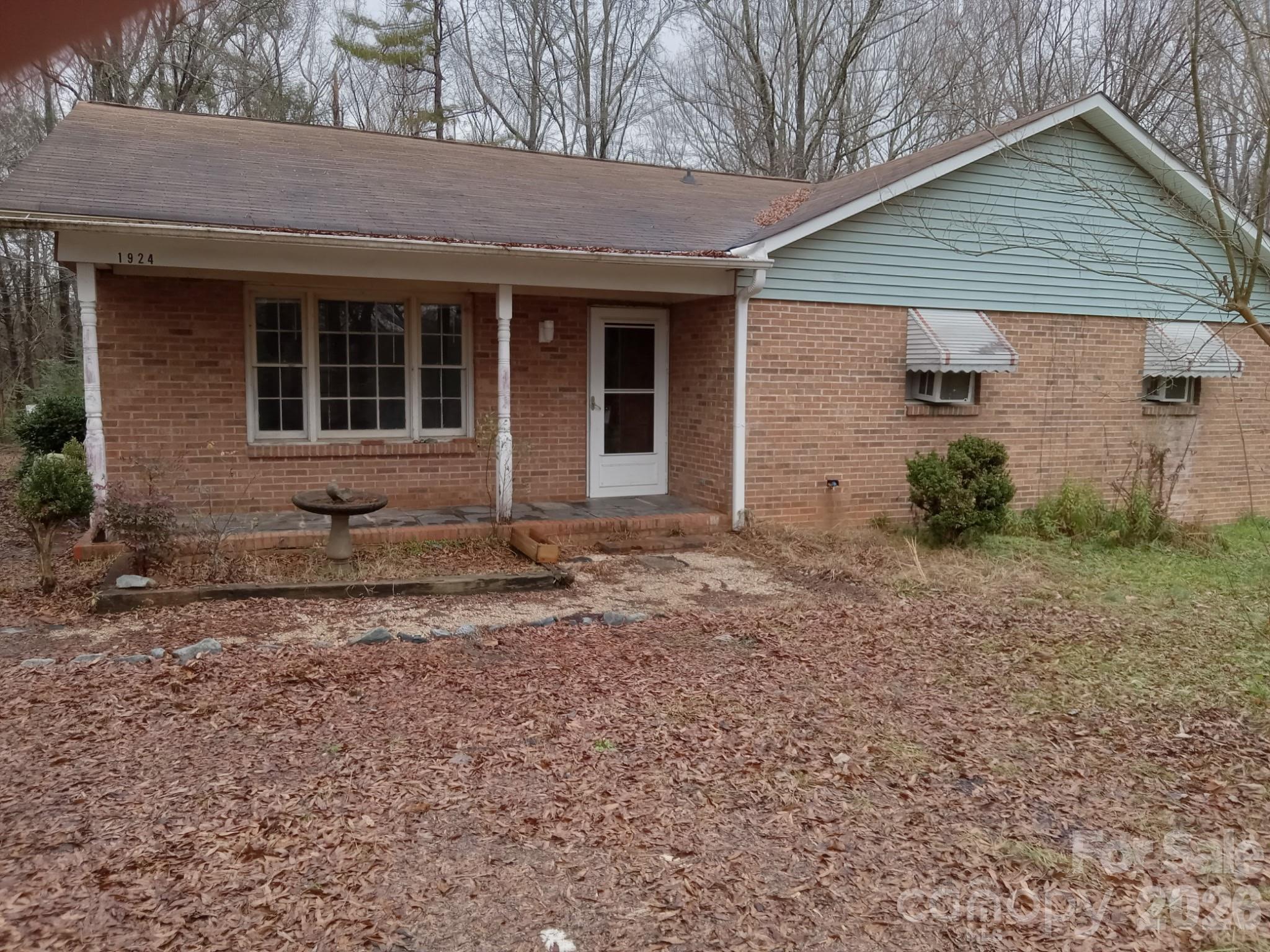 1924 Wright Road Property Photo 1