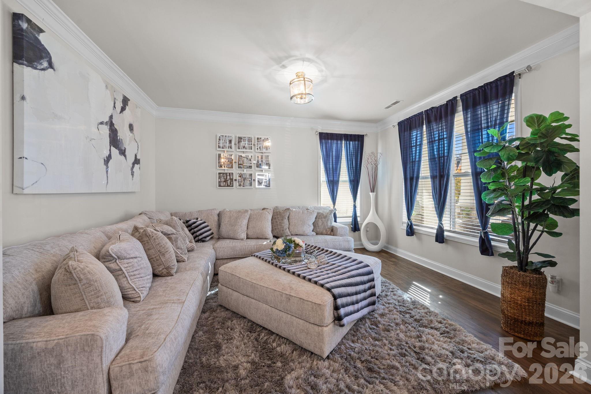2045 Saddlebred Drive Property Photo 2