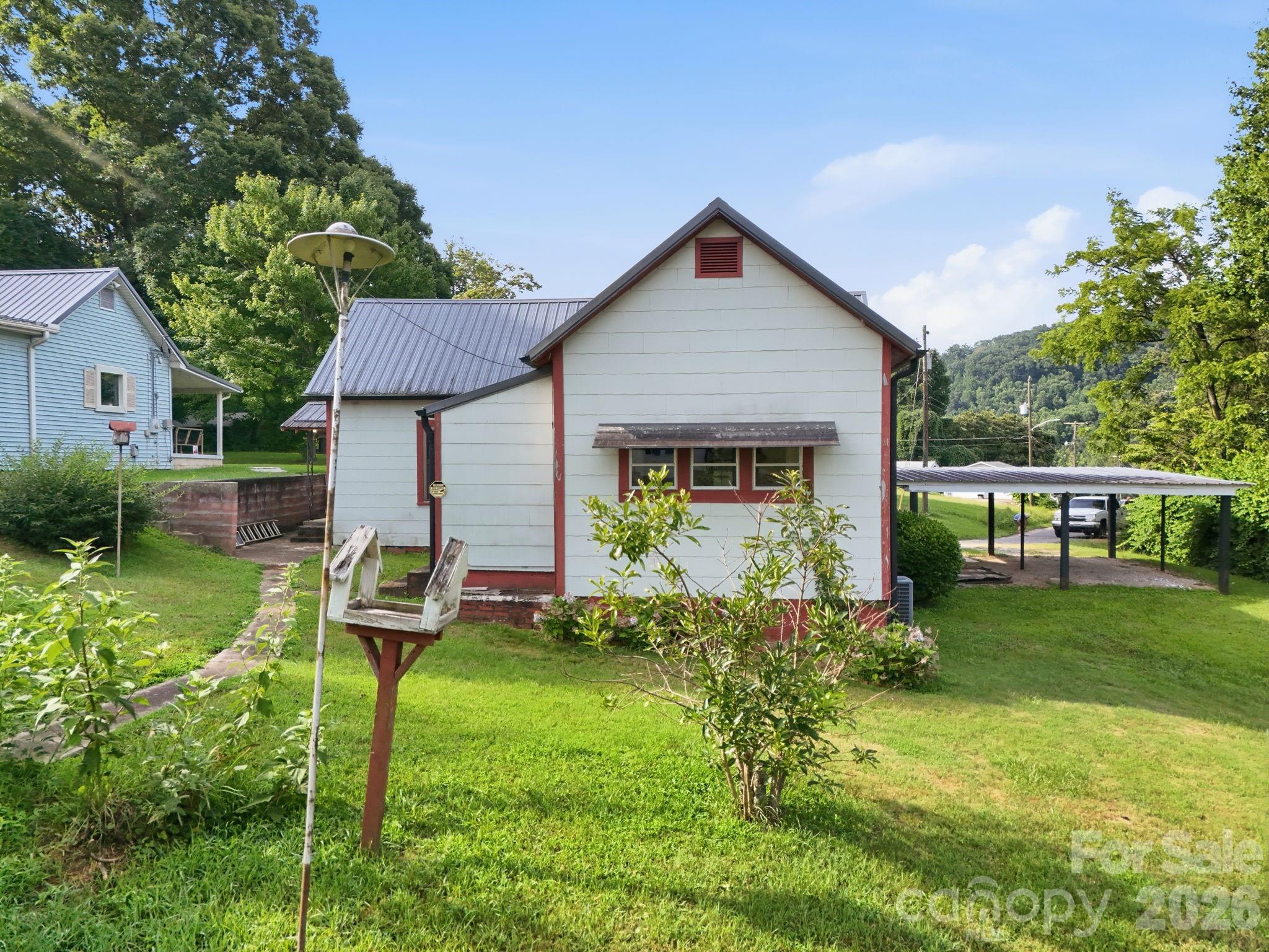 209 Virginia Avenue Property Photo 4