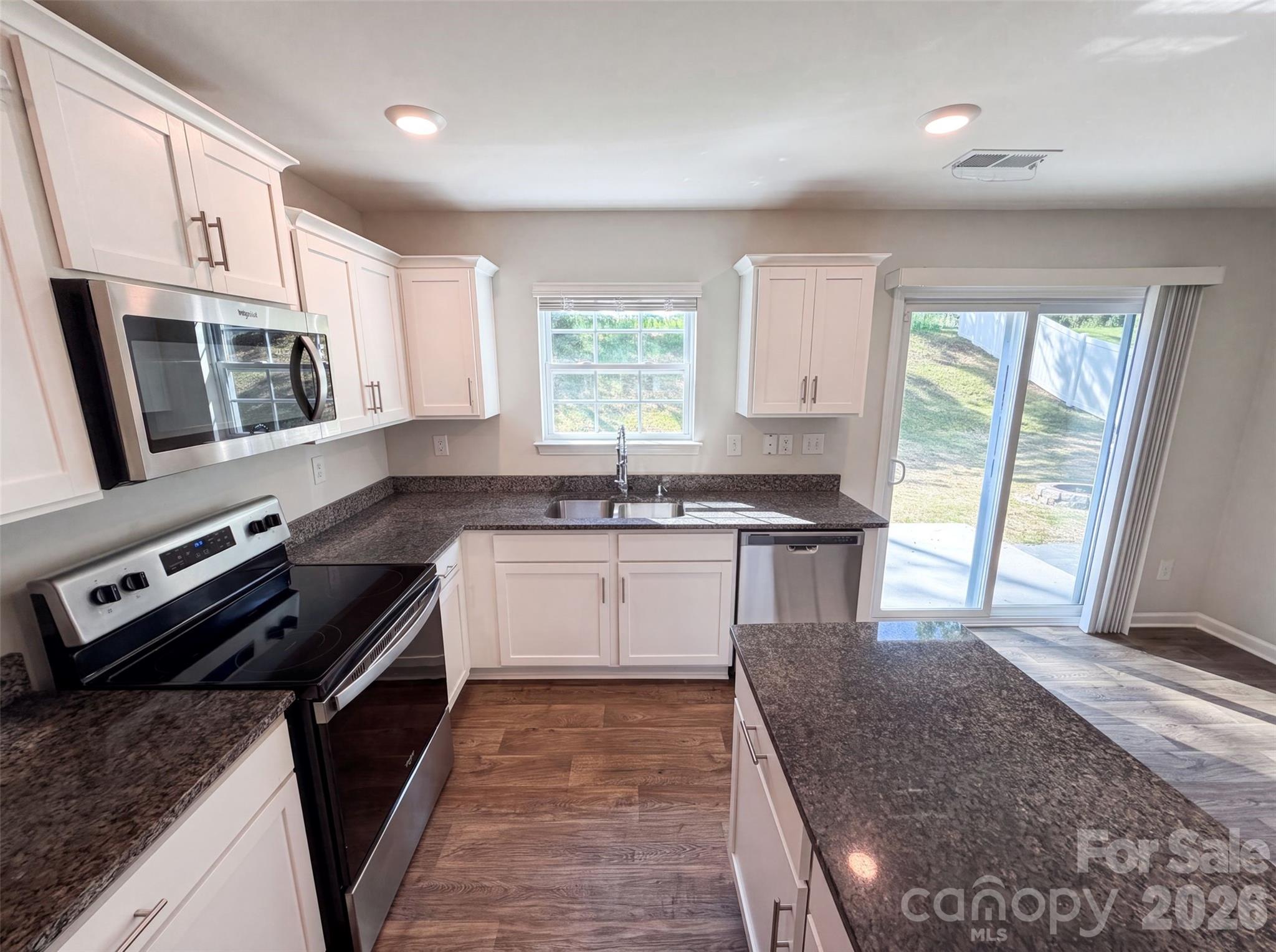2014 Tarzi Lane Property Photo 9