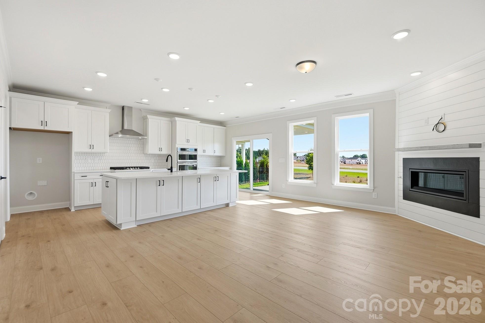 109 Spring Hollow Property Photo 3
