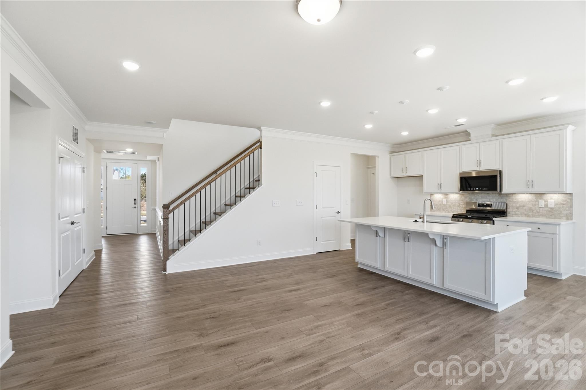 109 Spring Hollow Property Photo 4