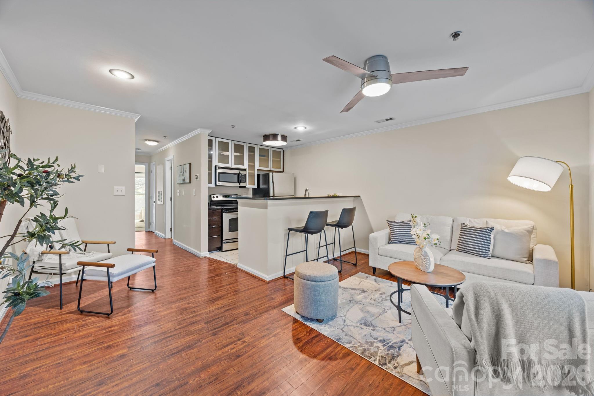 525 N Graham Street 2e Property Photo 5