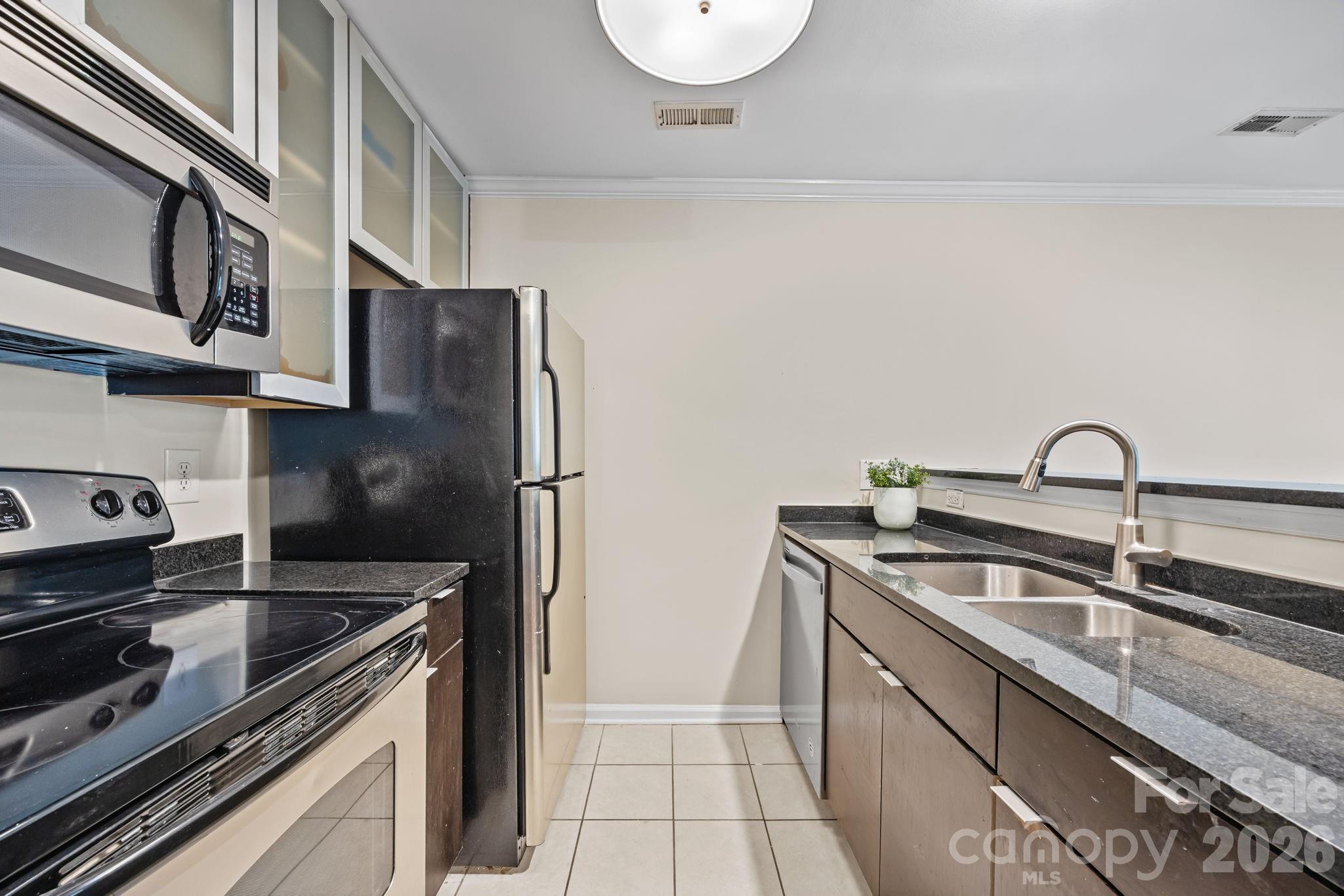525 N Graham Street 2e Property Photo 8