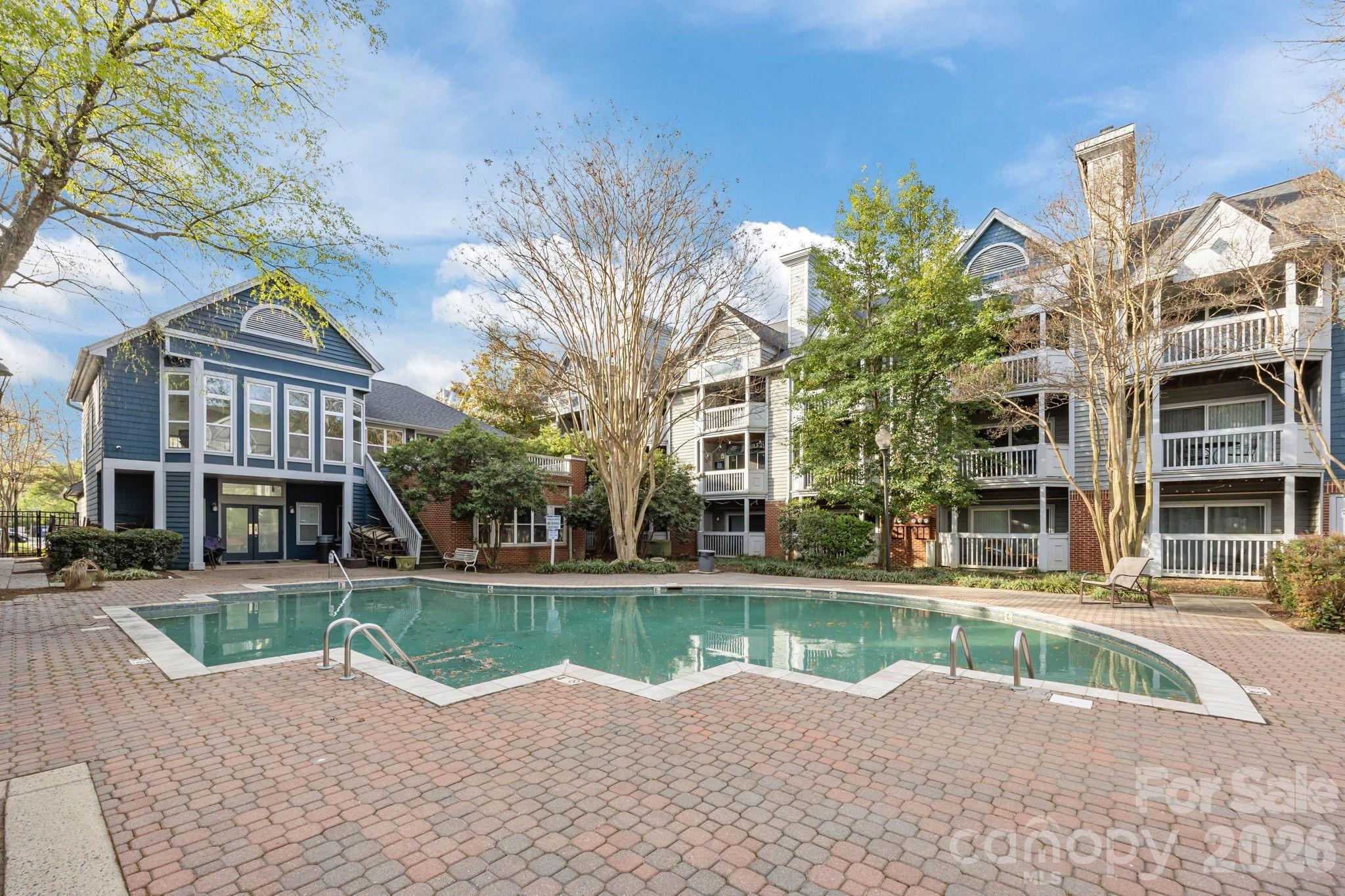 525 N Graham Street 2e Property Photo 17