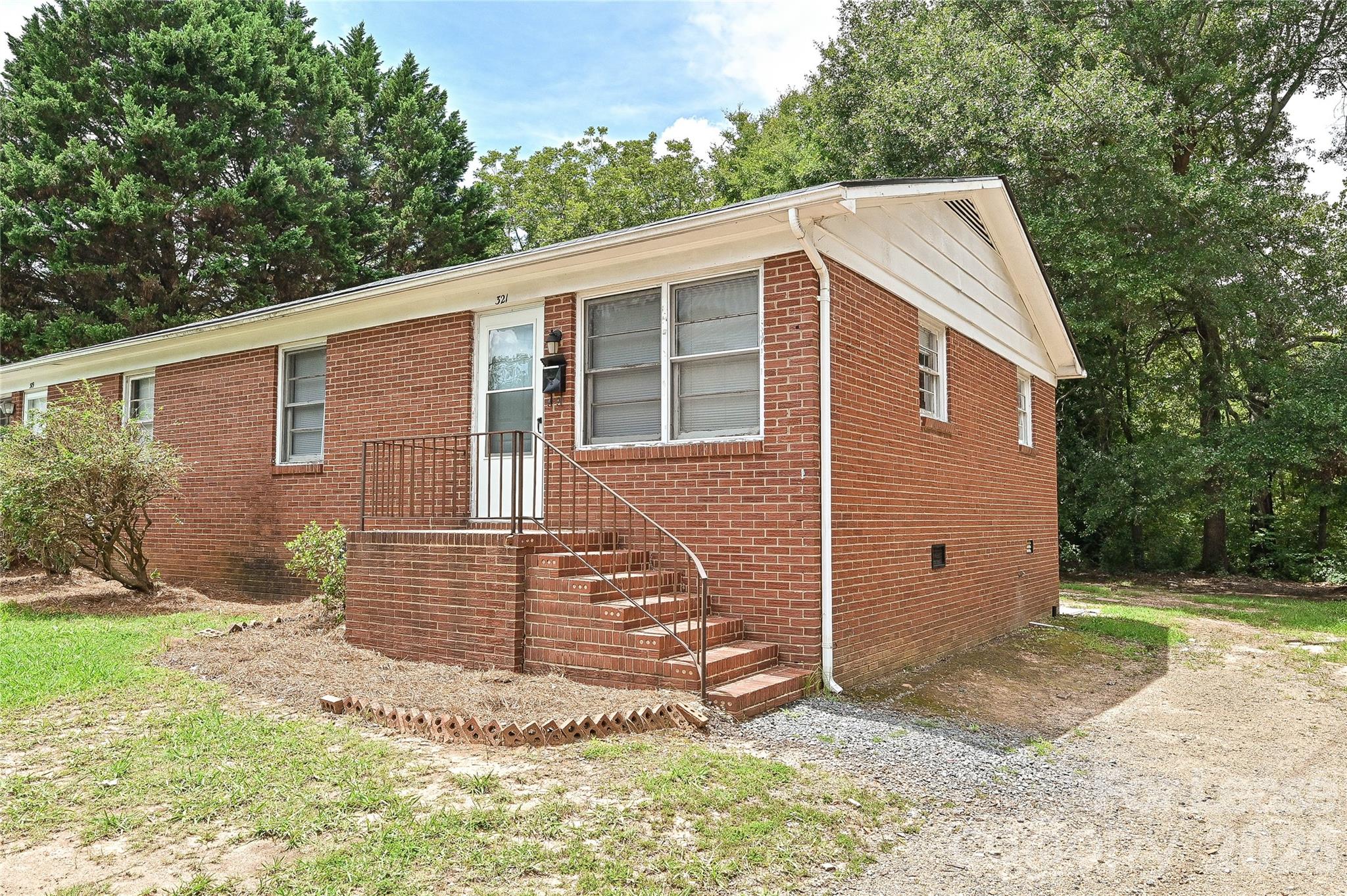 321 Hamilton Drive Property Photo 1