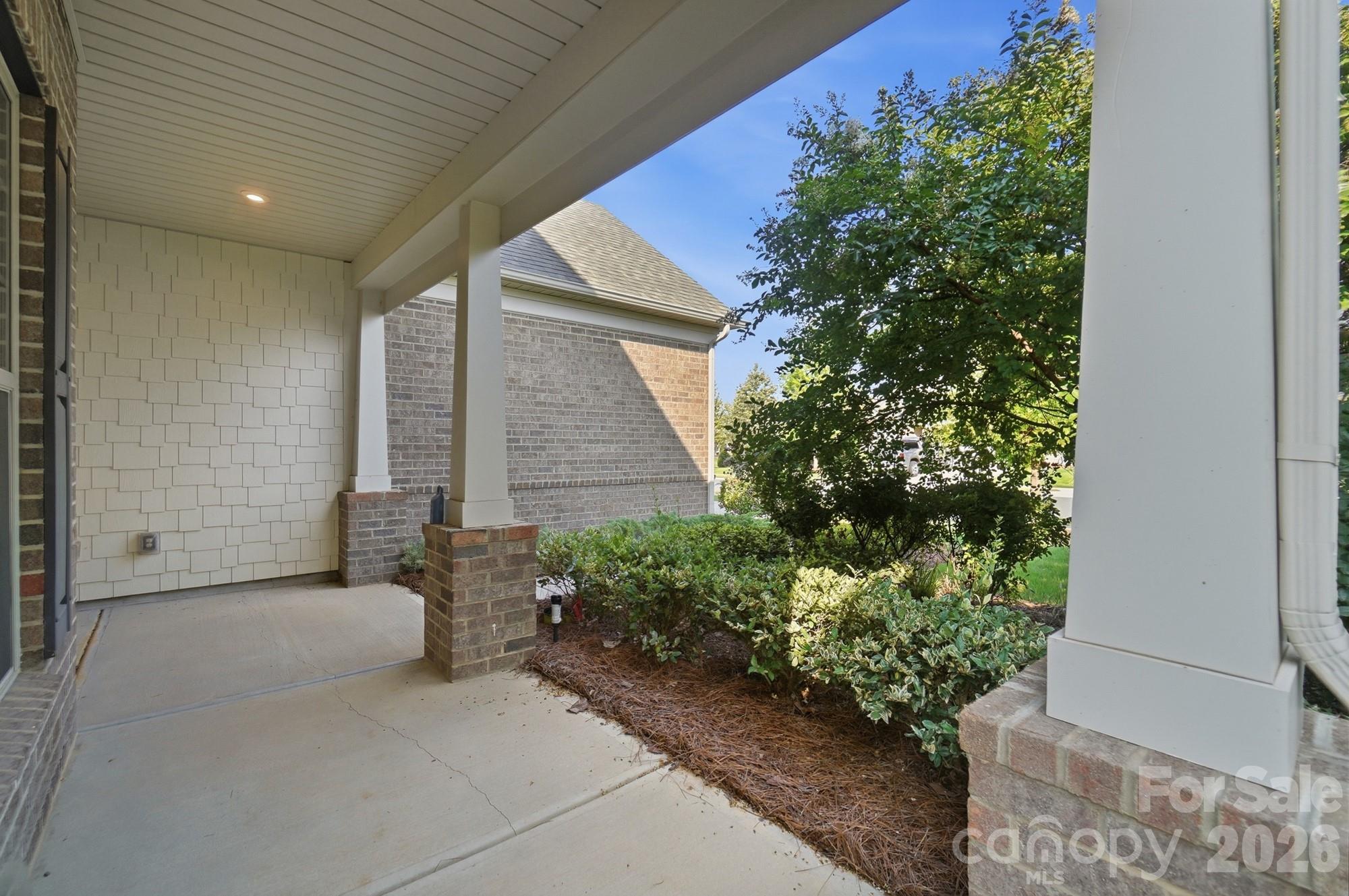 1620 Red Leaf Drive Property Photo 4