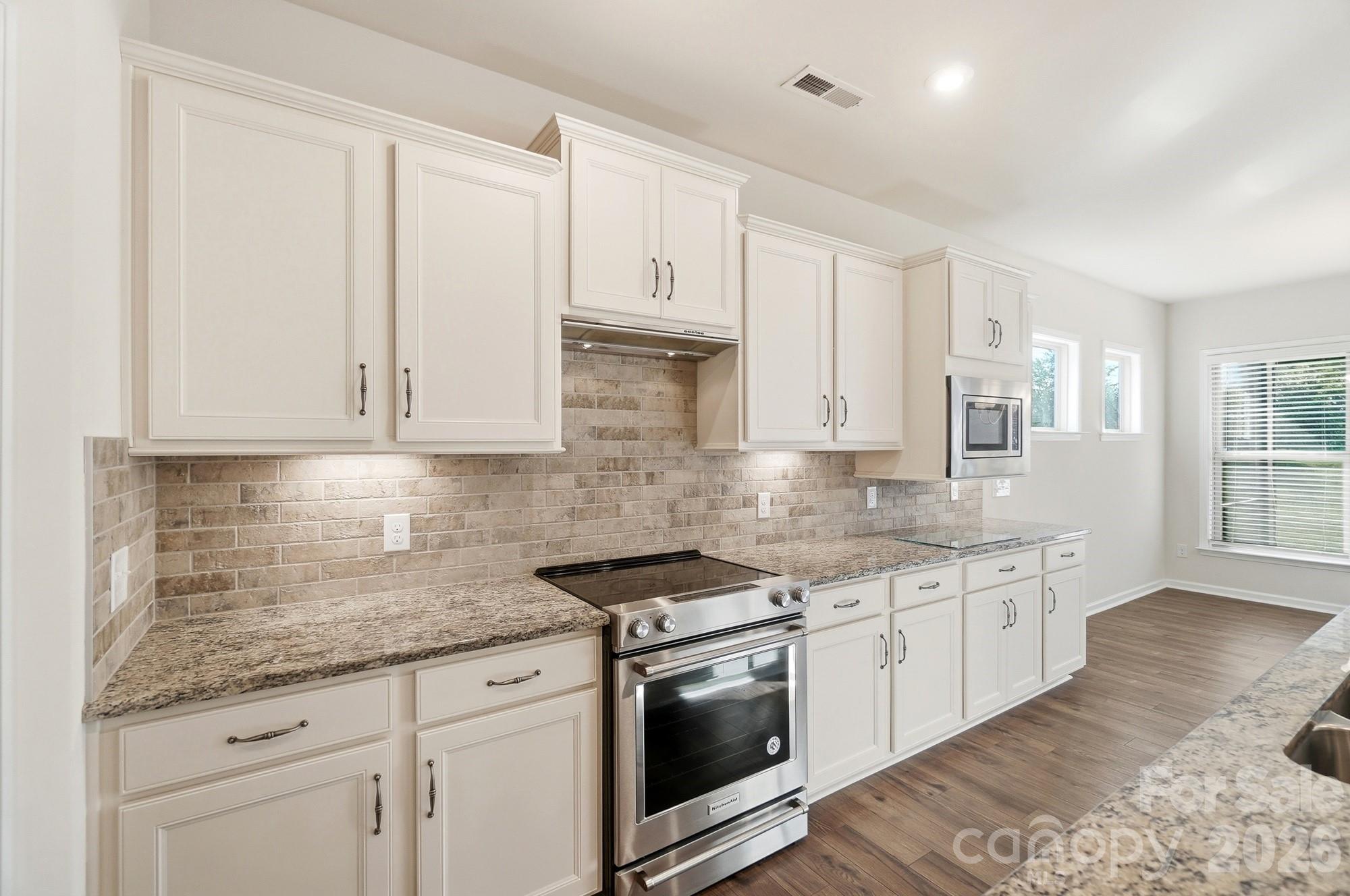 1620 Red Leaf Drive Property Photo 14
