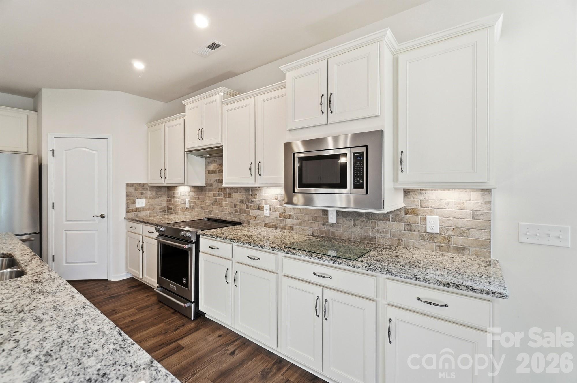 1620 Red Leaf Drive Property Photo 15