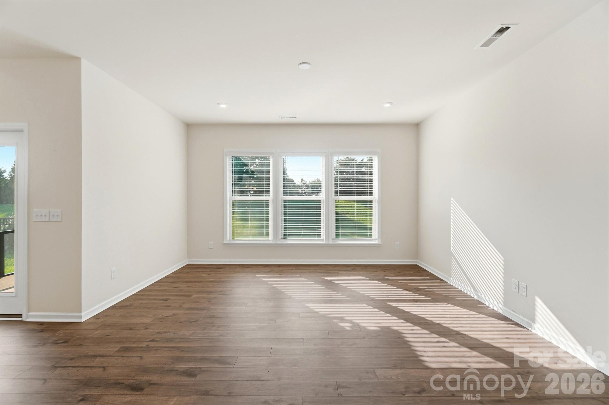 1620 Red Leaf Drive Property Photo 21