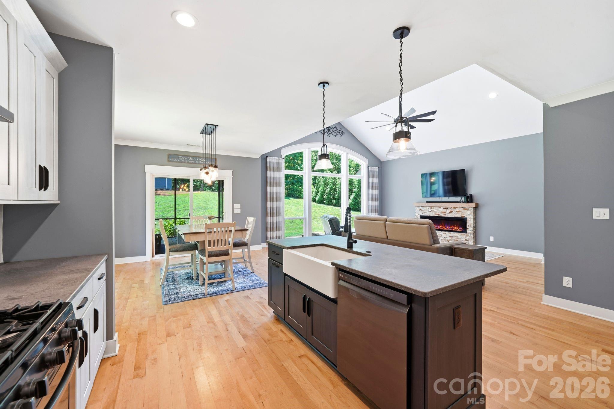 4072 Barbrick Street Property Photo 6