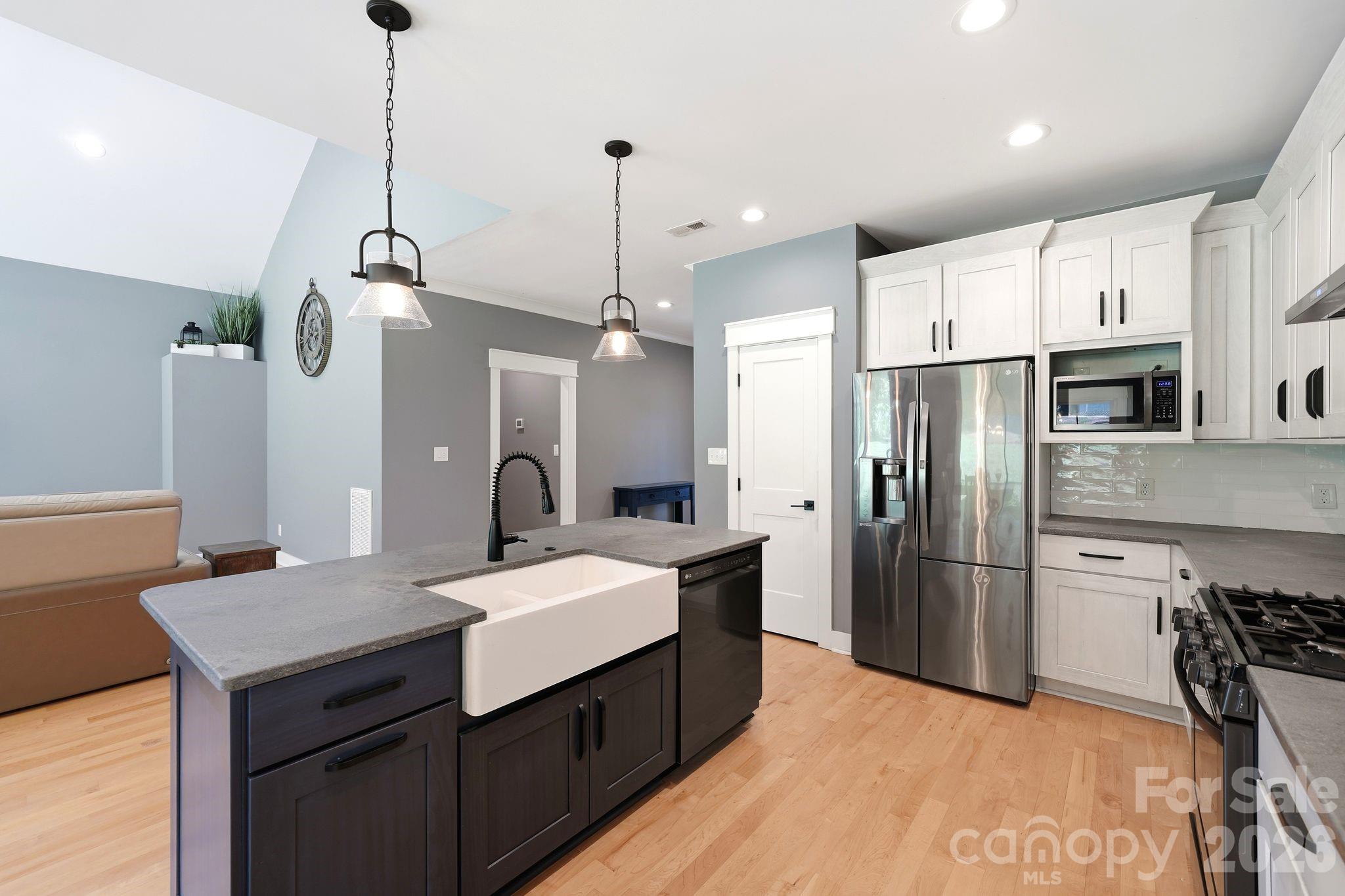 4072 Barbrick Street Property Photo 8