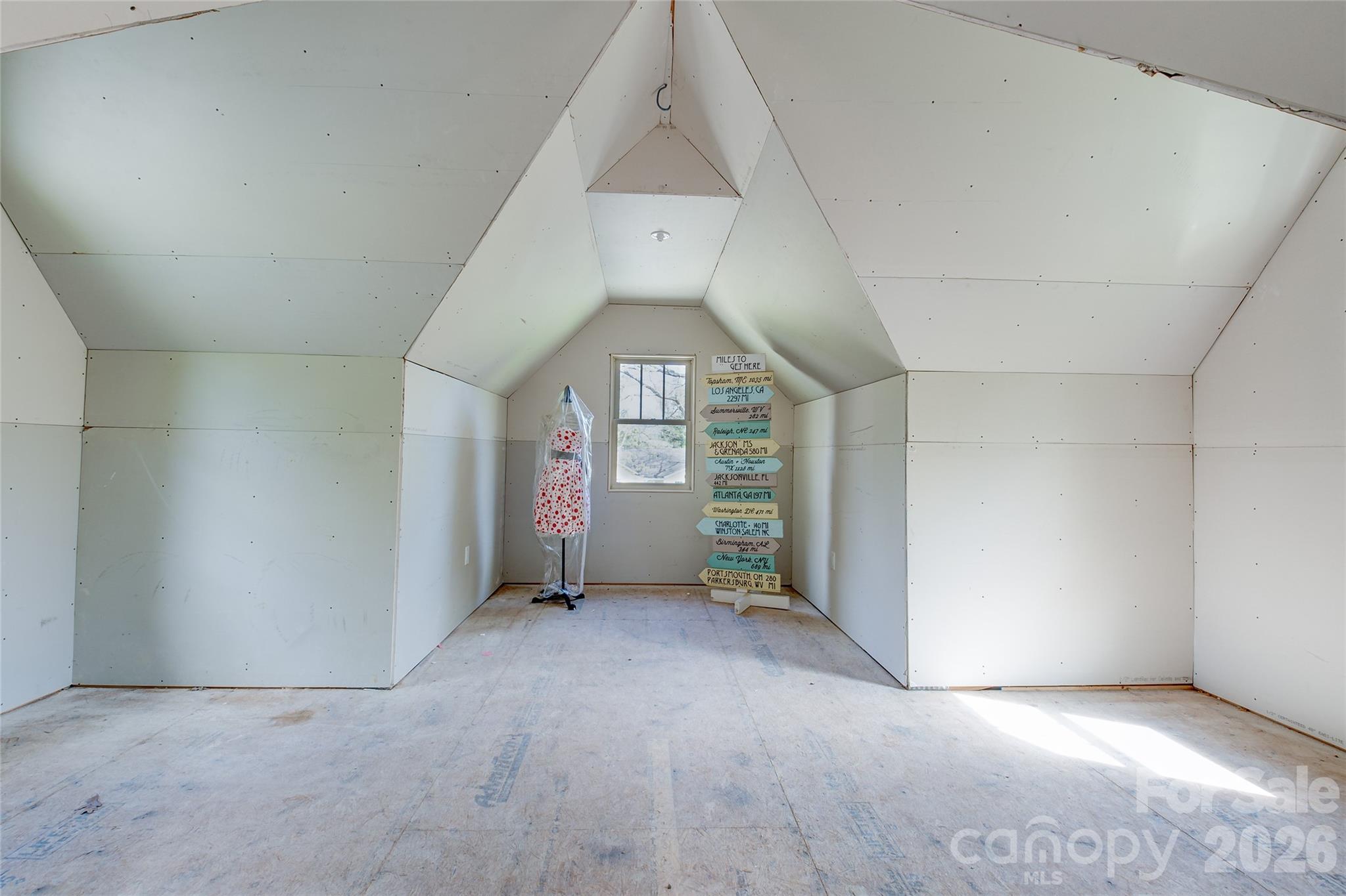 6 Hamlet Street Property Photo 48