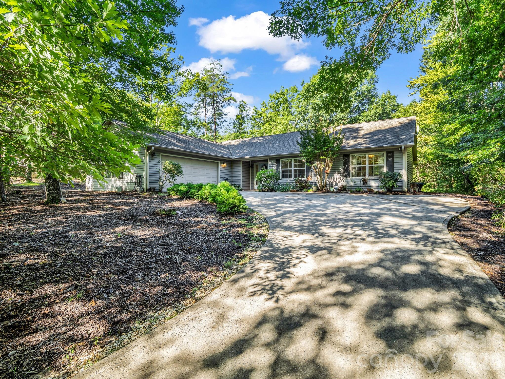 141 Dalton Court Property Photo 2