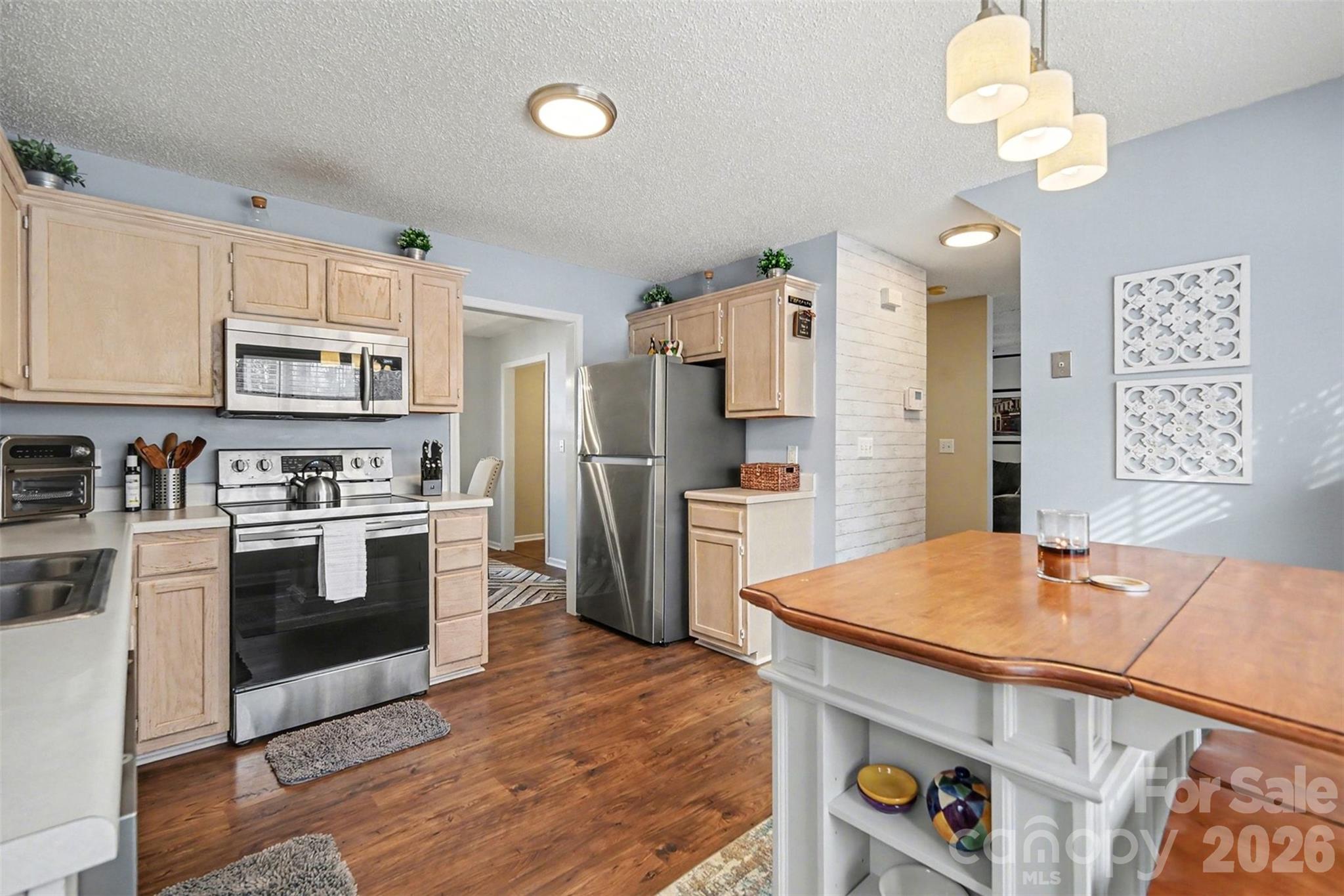 6323 Pine Hollow Drive Property Photo 10