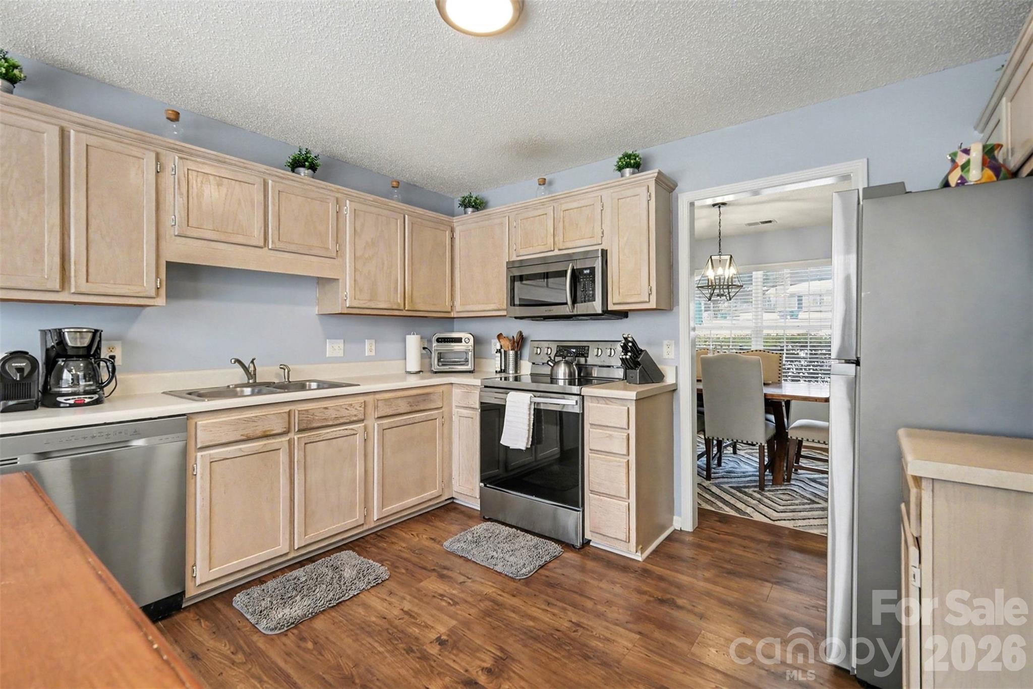 6323 Pine Hollow Drive Property Photo 12