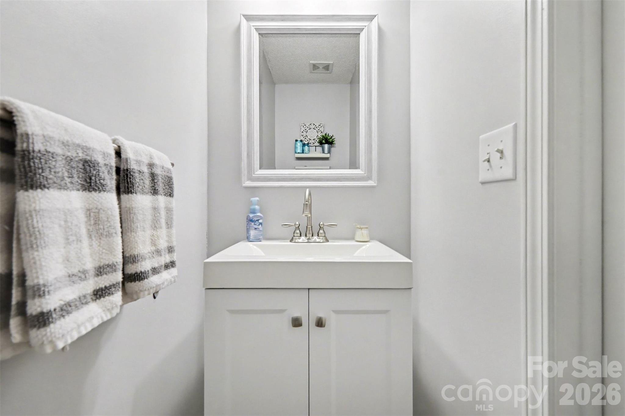 6323 Pine Hollow Drive Property Photo 14