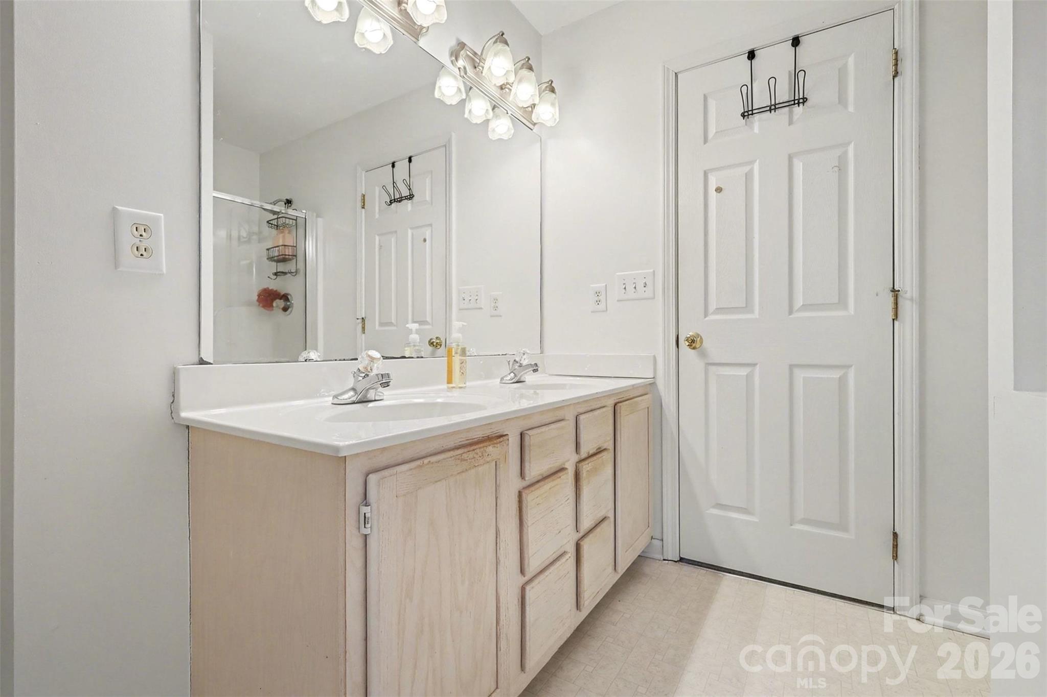 6323 Pine Hollow Drive Property Photo 23
