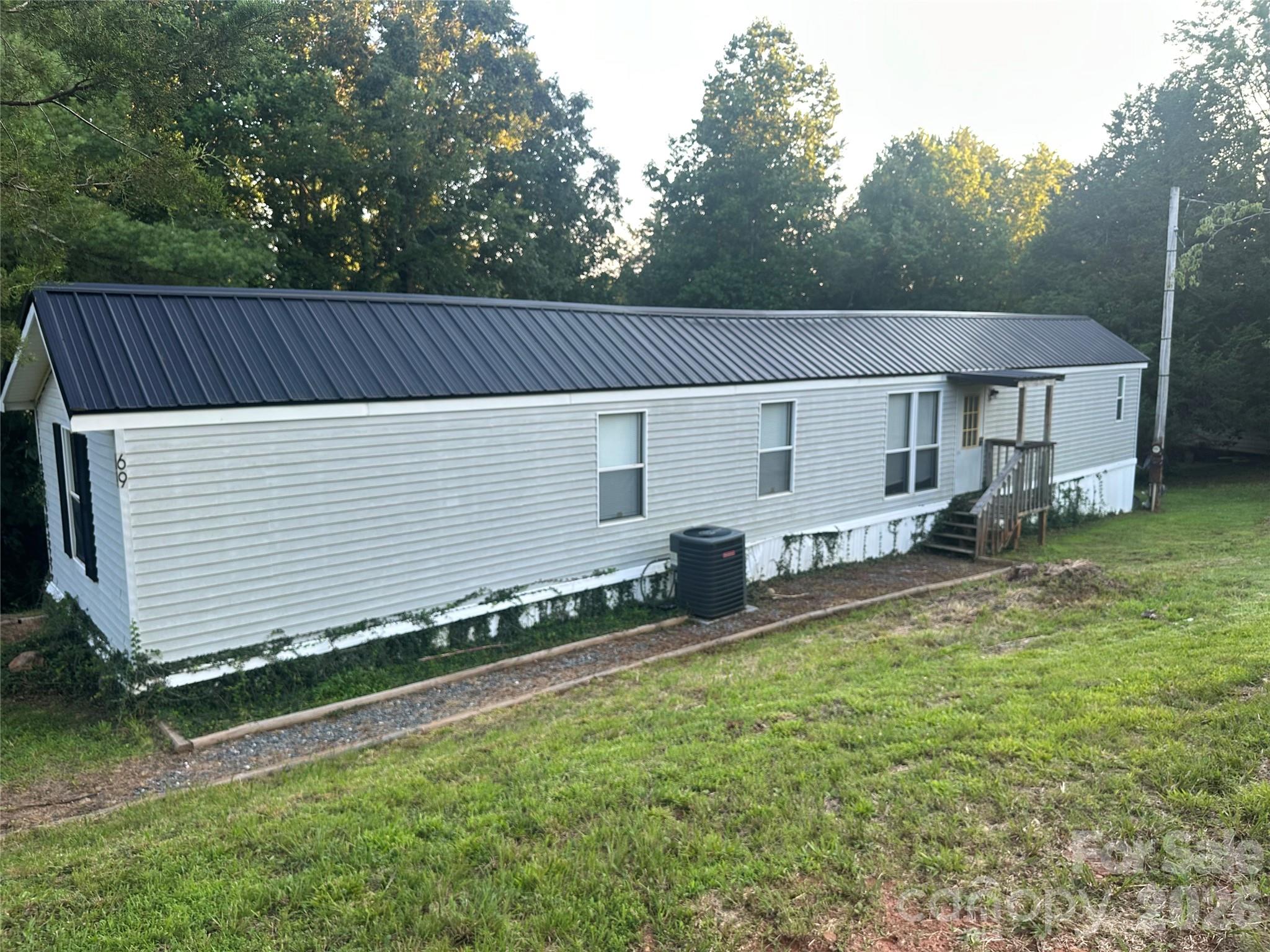 69 Woodmont Drive Property Photo 4