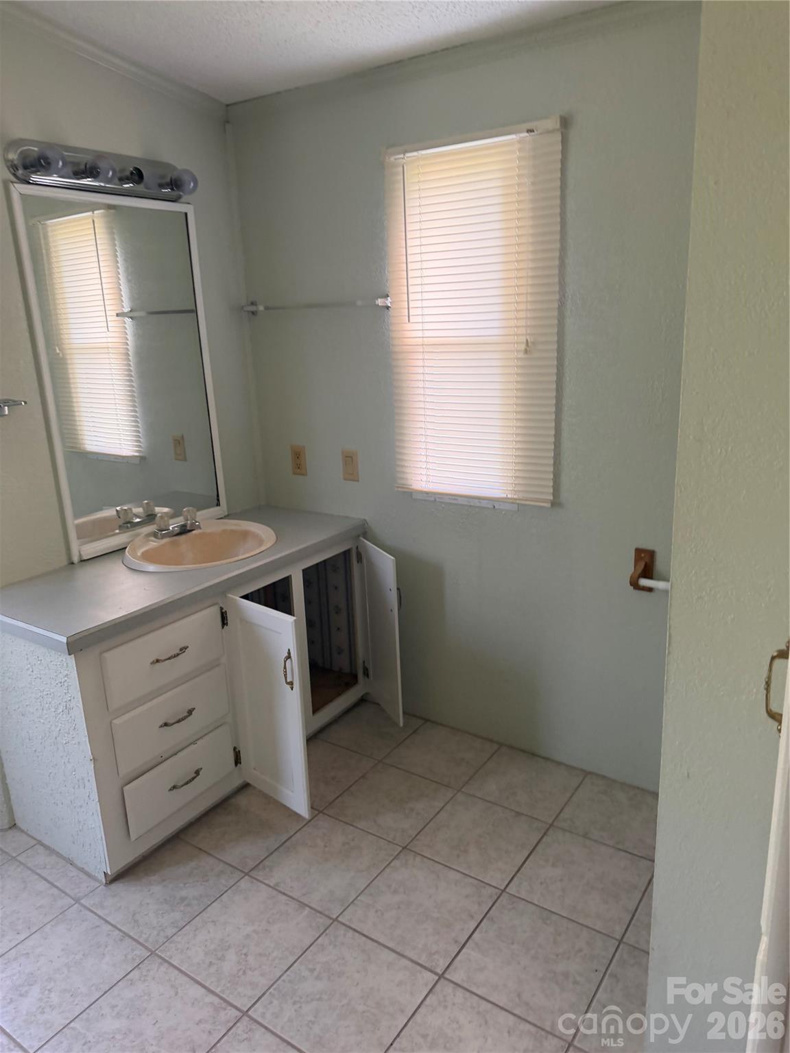 69 Woodmont Drive Property Photo 16