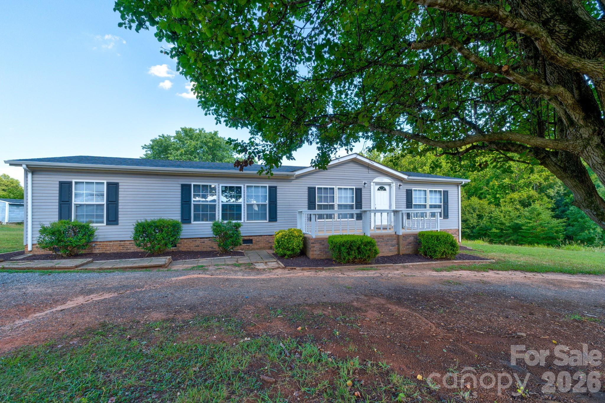 109 Indian Creek Drive Property Photo 1