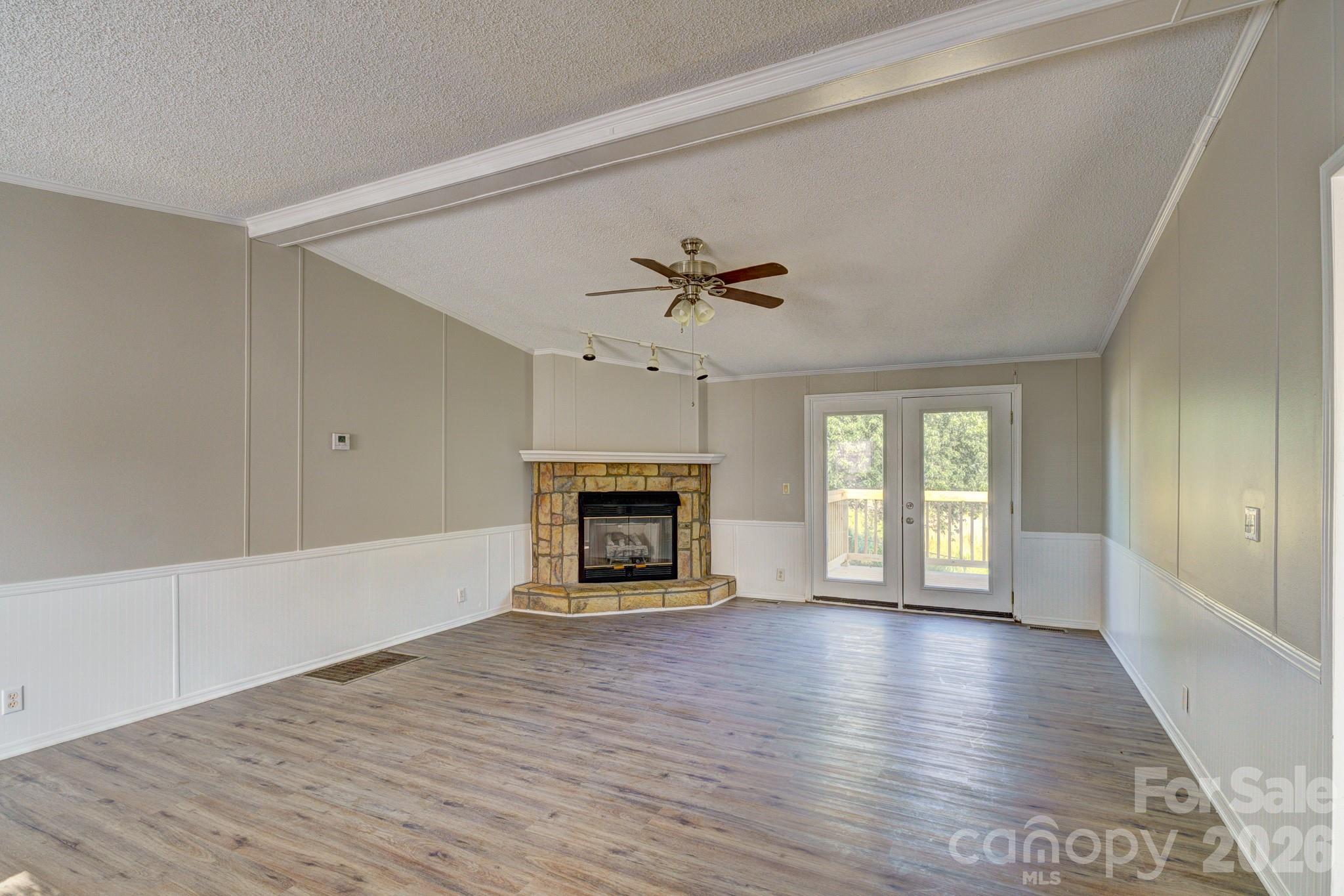 109 Indian Creek Drive Property Photo 4