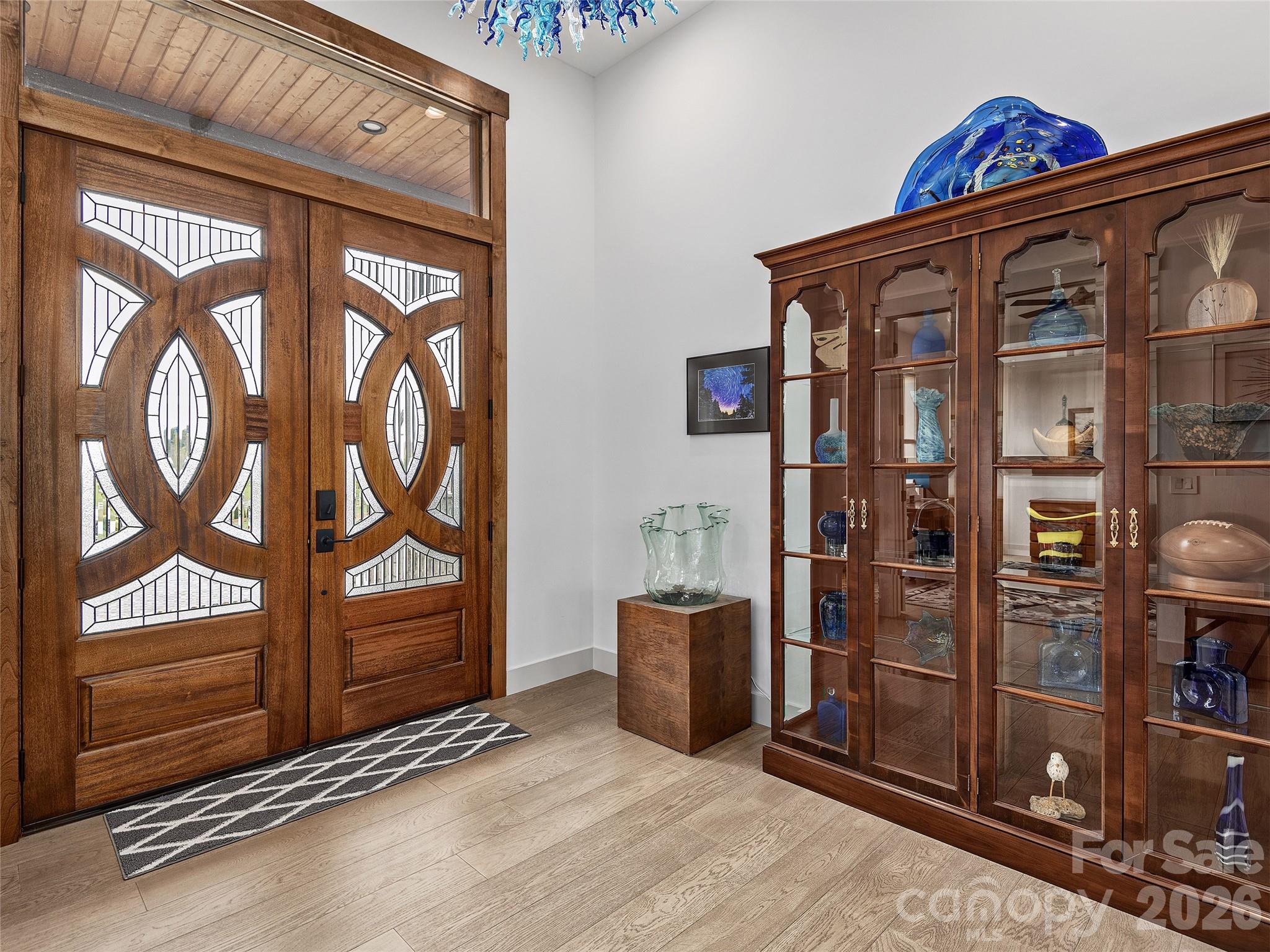 696 Daniel Circle Drive Property Photo 2