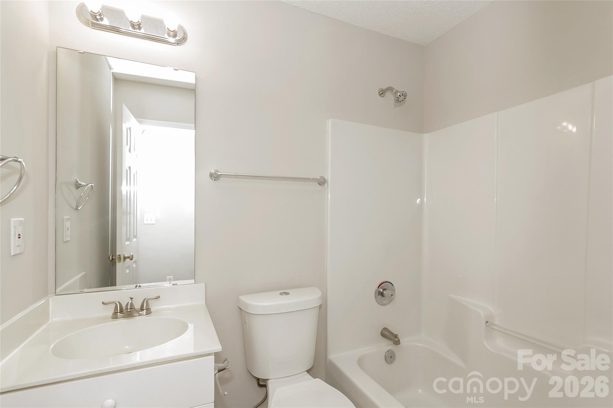 104 Lenox Lane Property Photo 4