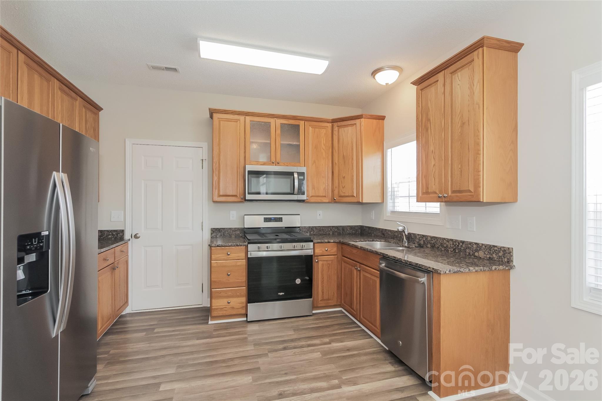 104 Lenox Lane Property Photo 8