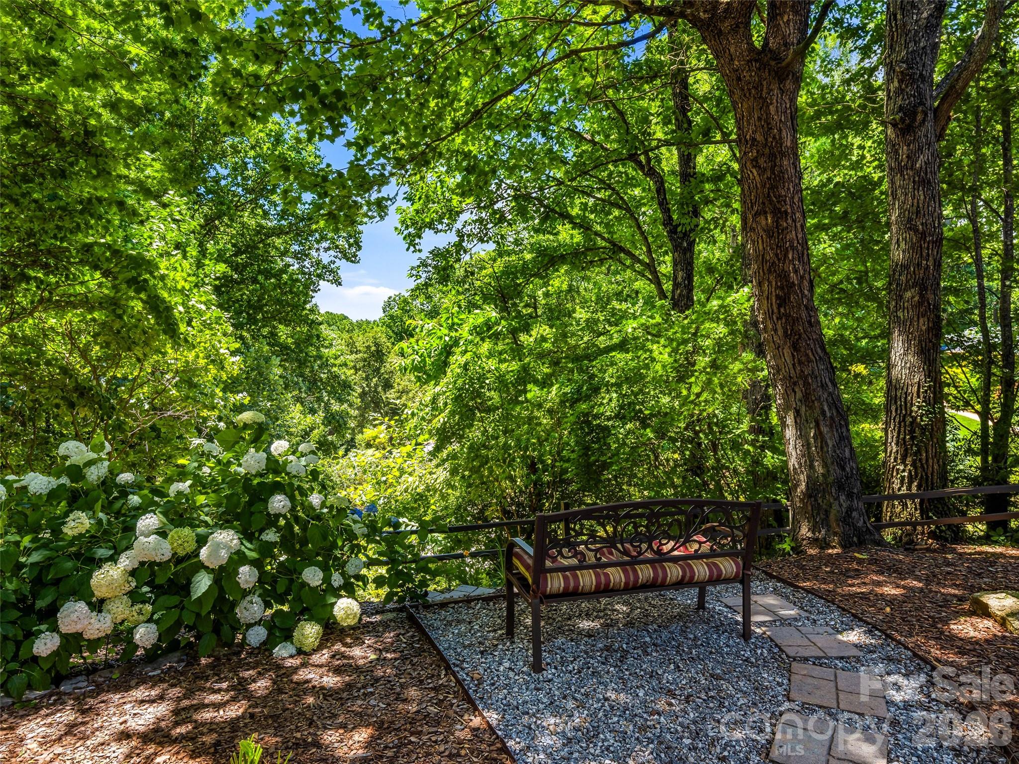518 Starmount Lane Property Photo 4