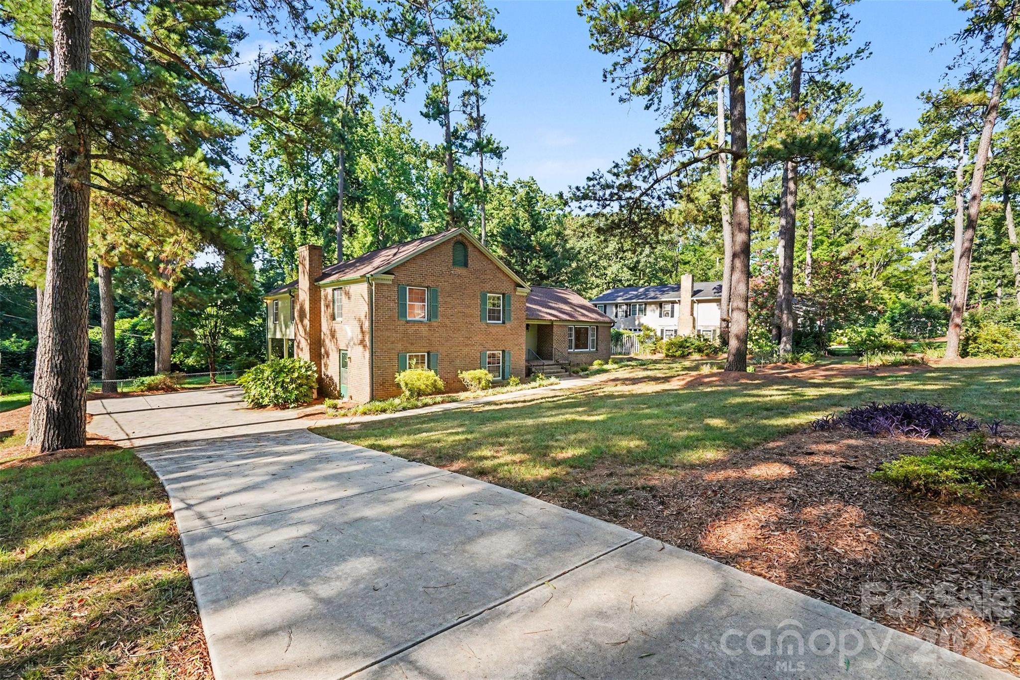 512 Guilford Road Property Photo 2