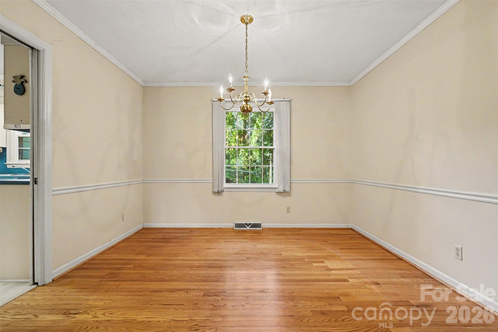 512 Guilford Road Property Photo 6
