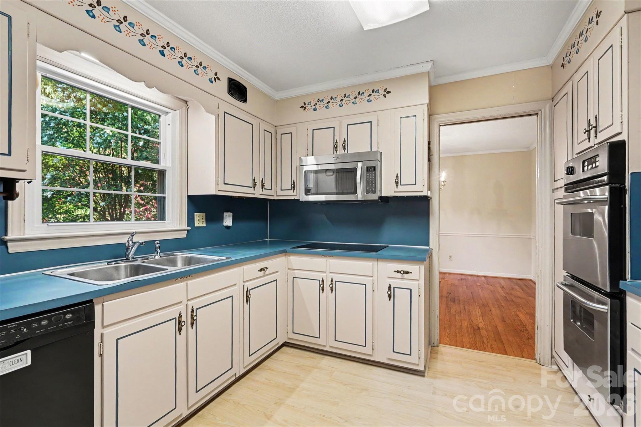512 Guilford Road Property Photo 11