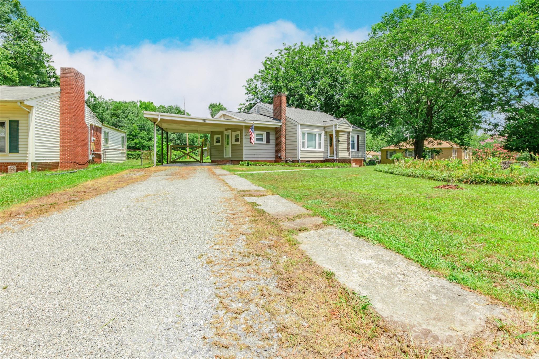 711 Linwood Road Property Photo 2