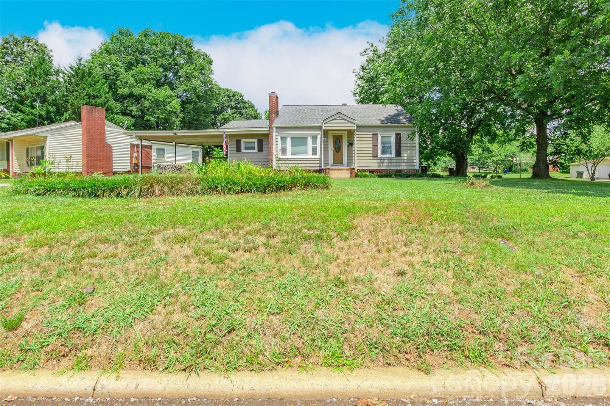 711 Linwood Road Property Photo 3