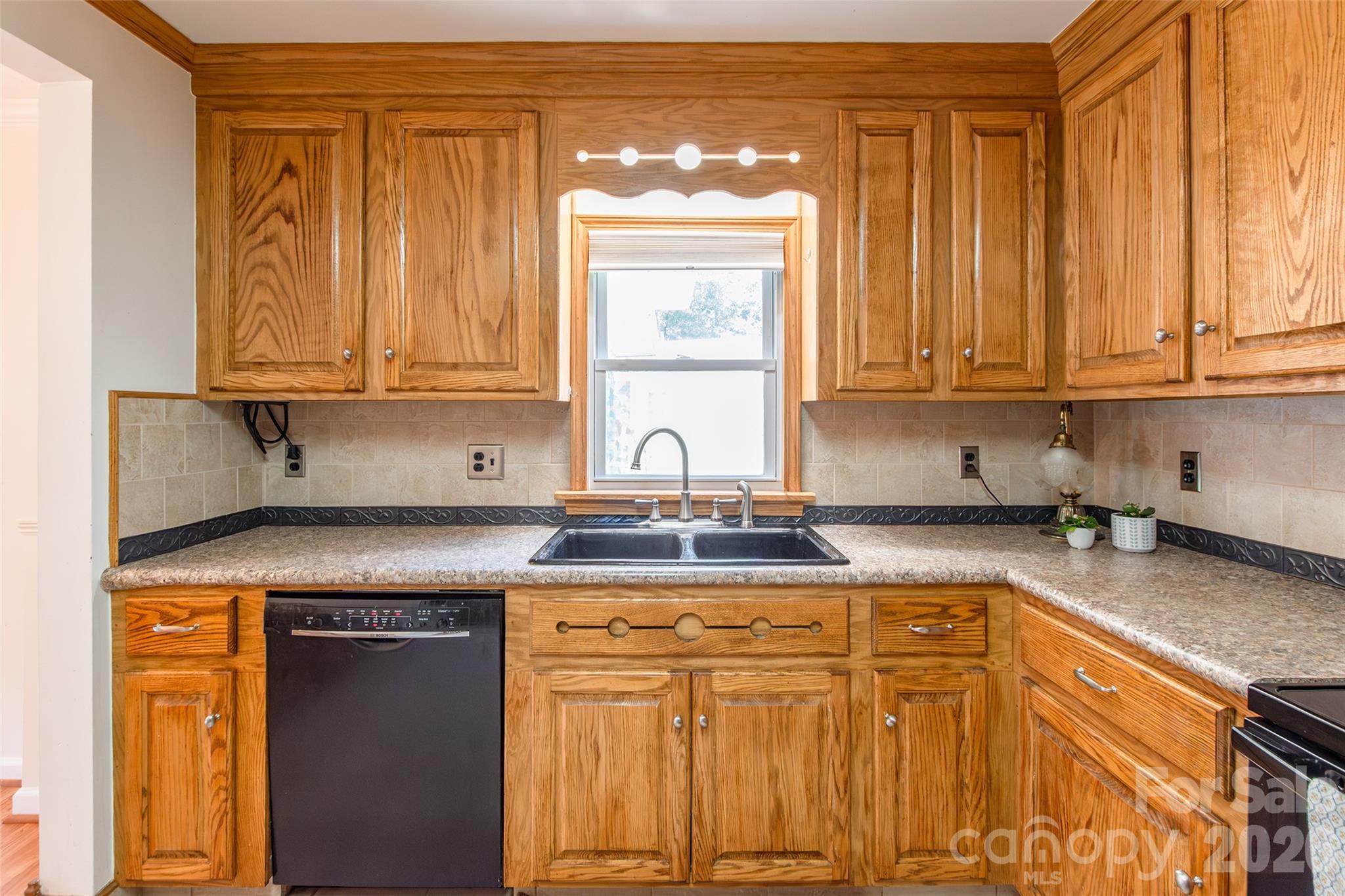 711 Linwood Road Property Photo 13