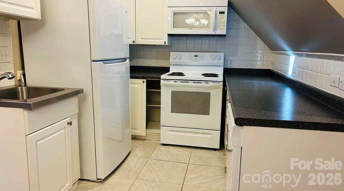 9126 S Providence Road Property Photo 12