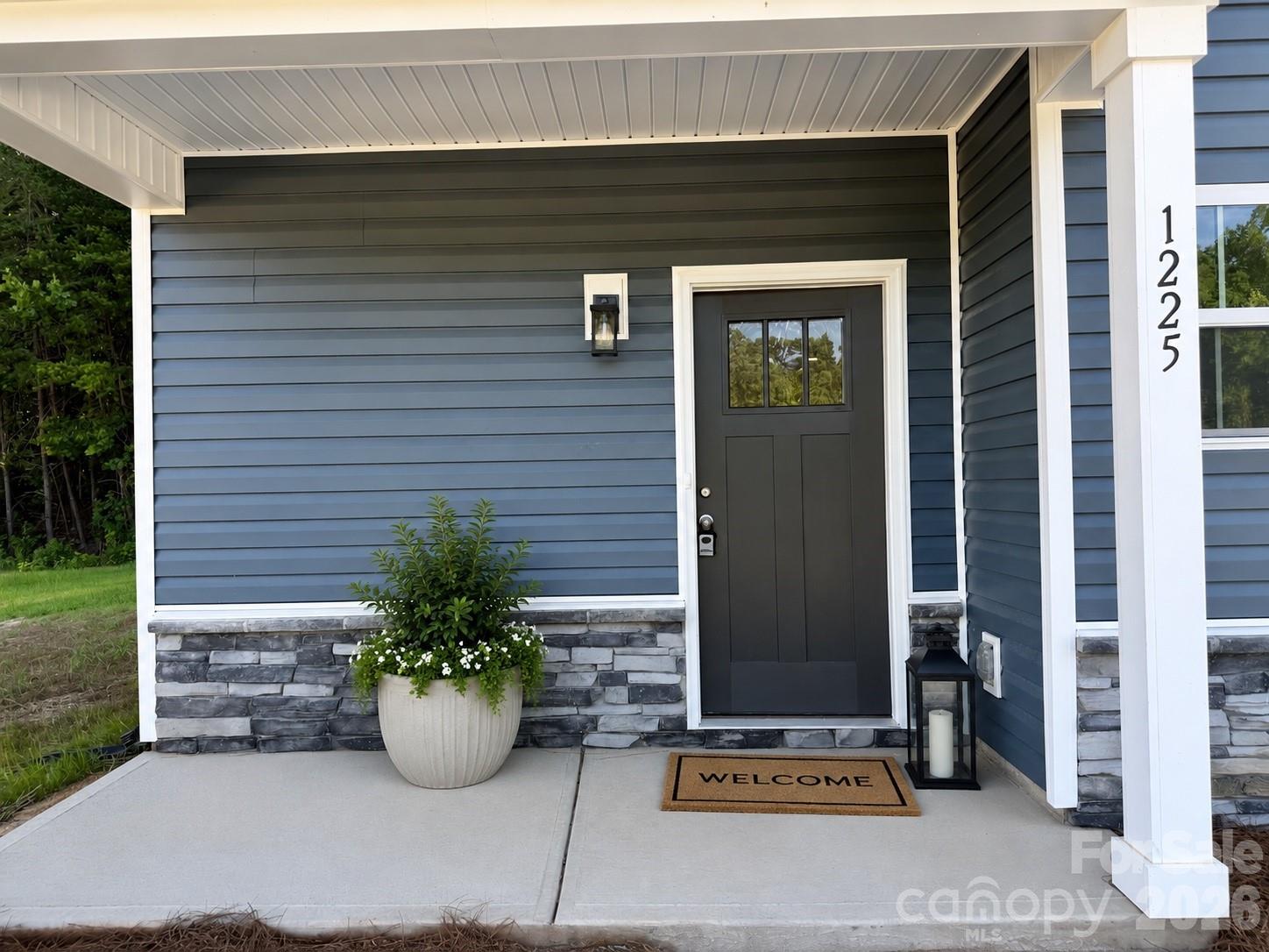1225 Stoneglen Drive Property Photo 3