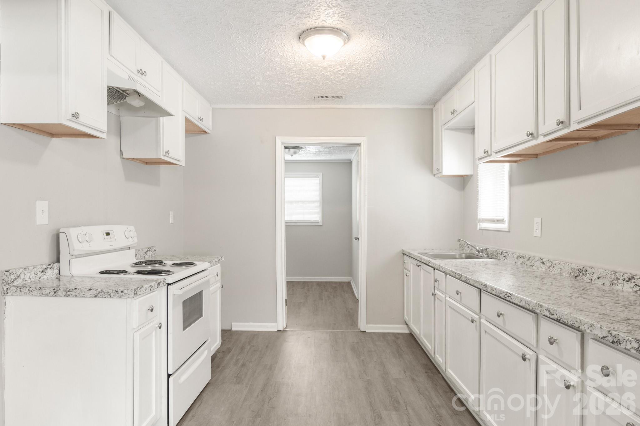 411 S Thompson Street Property Photo 1