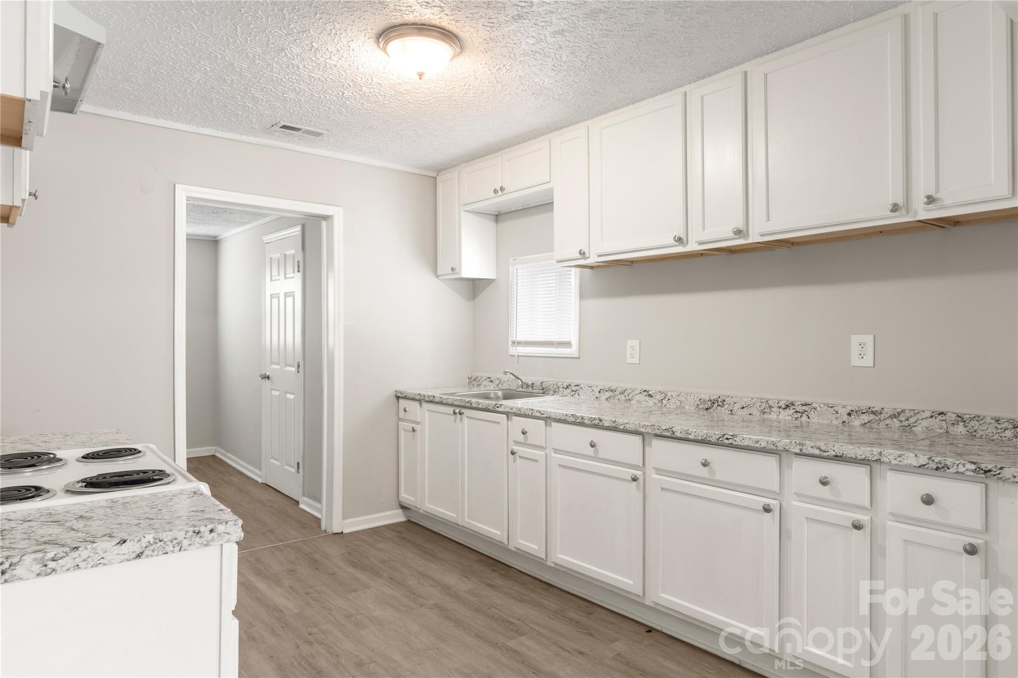 411 S Thompson Street Property Photo 2