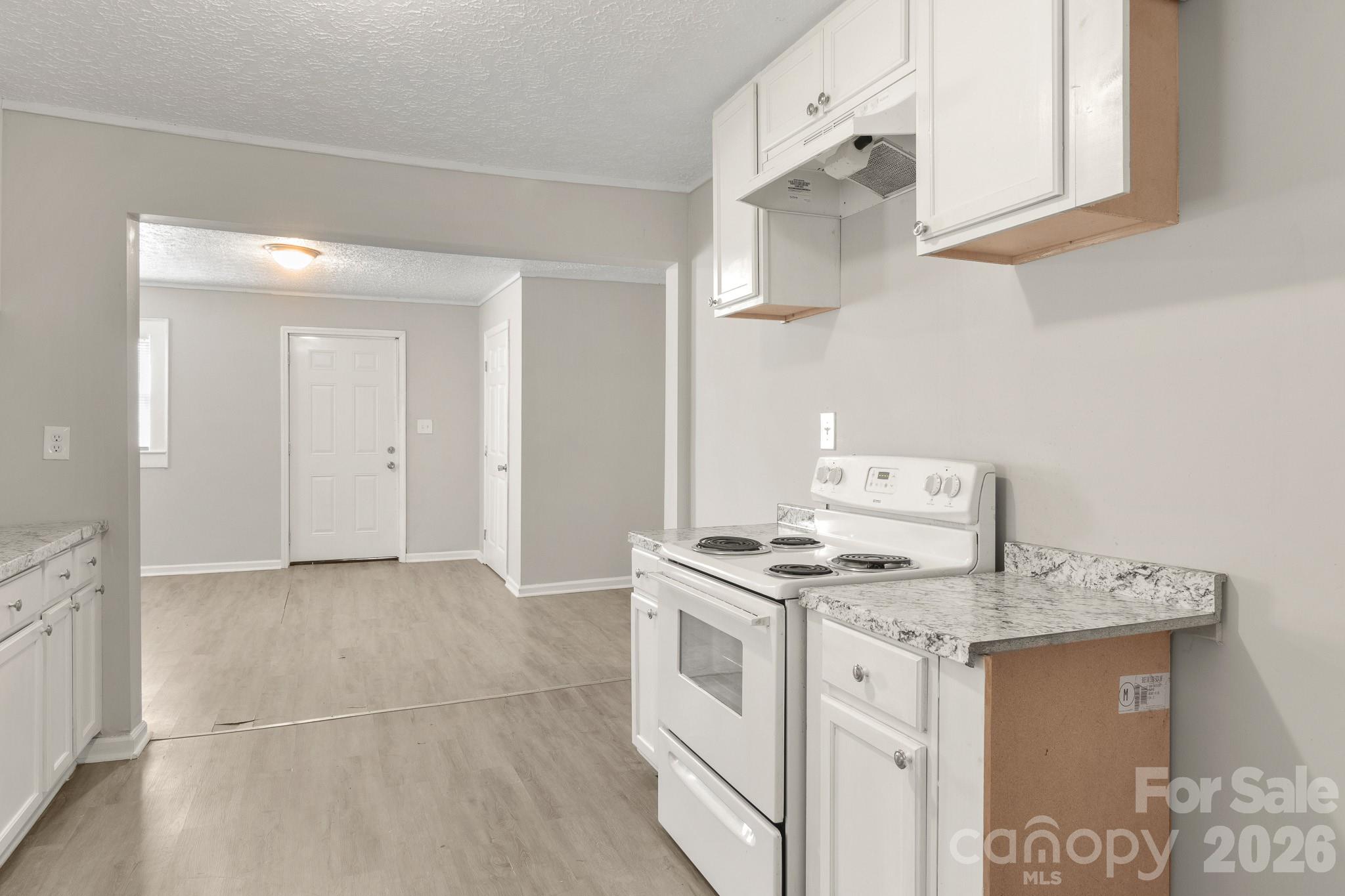 411 S Thompson Street Property Photo 3